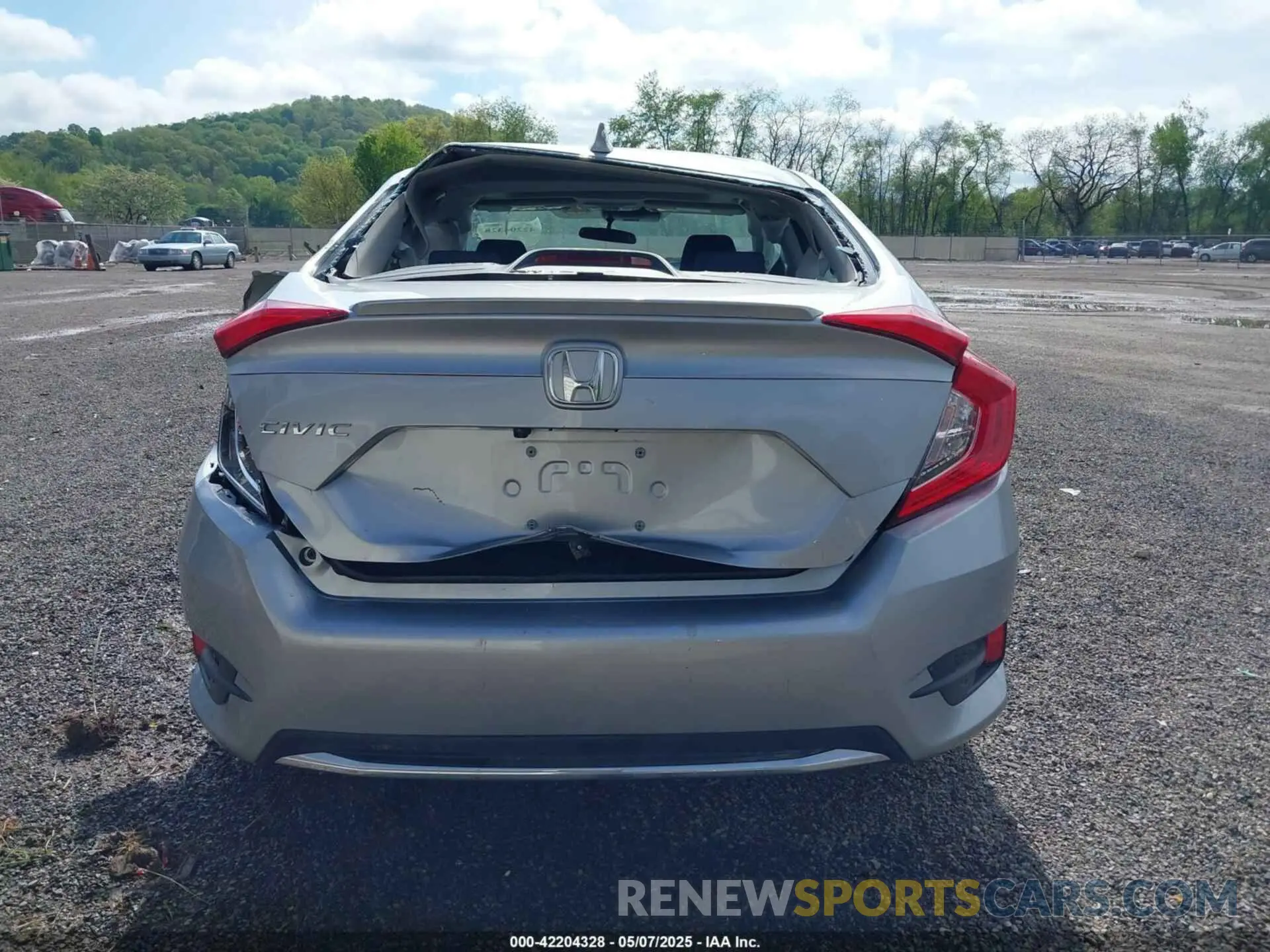 17 Photograph of a damaged car 19XFC1F32KE018924 HONDA CIVIC 2019