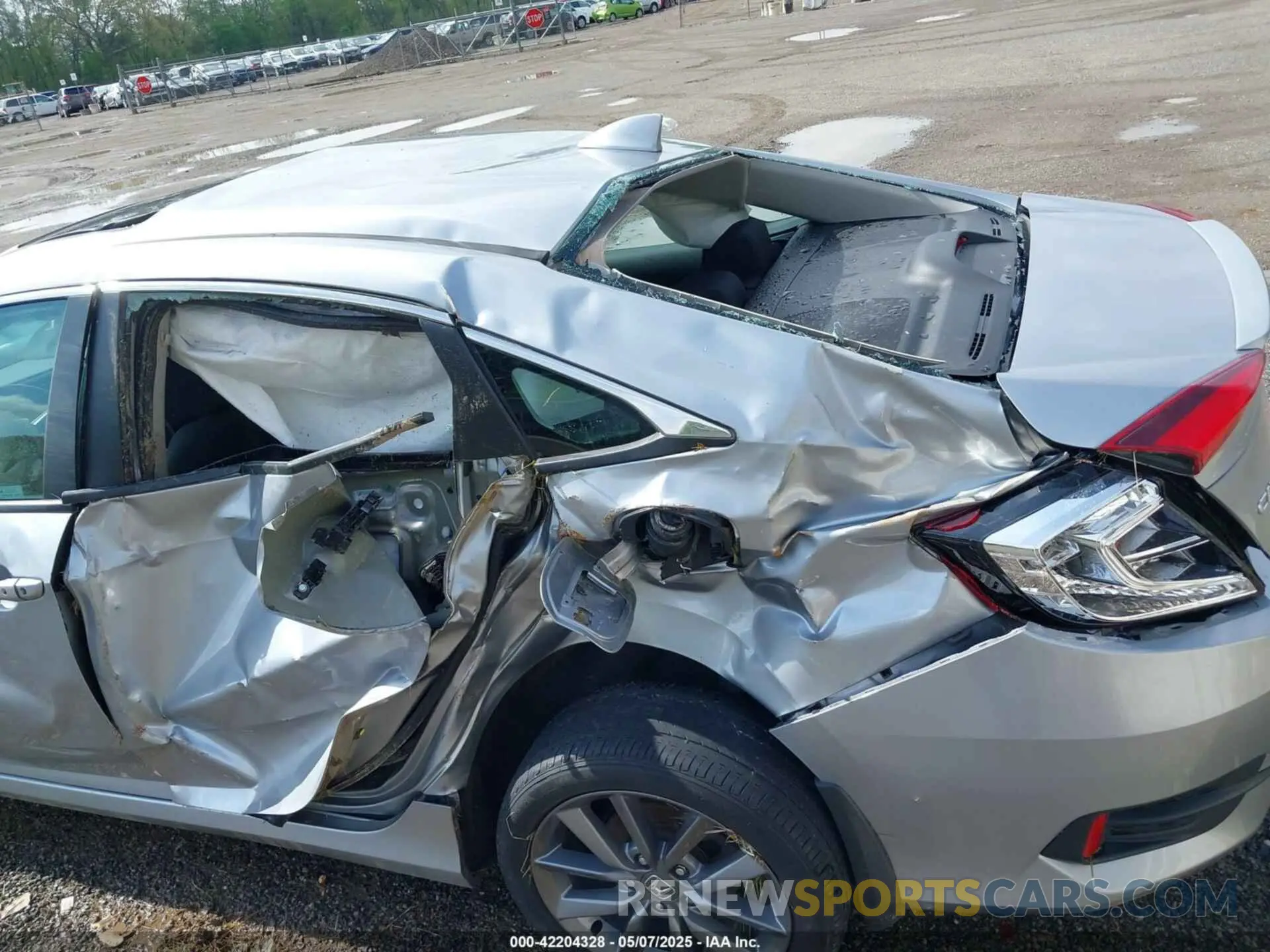 19 Photograph of a damaged car 19XFC1F32KE018924 HONDA CIVIC 2019