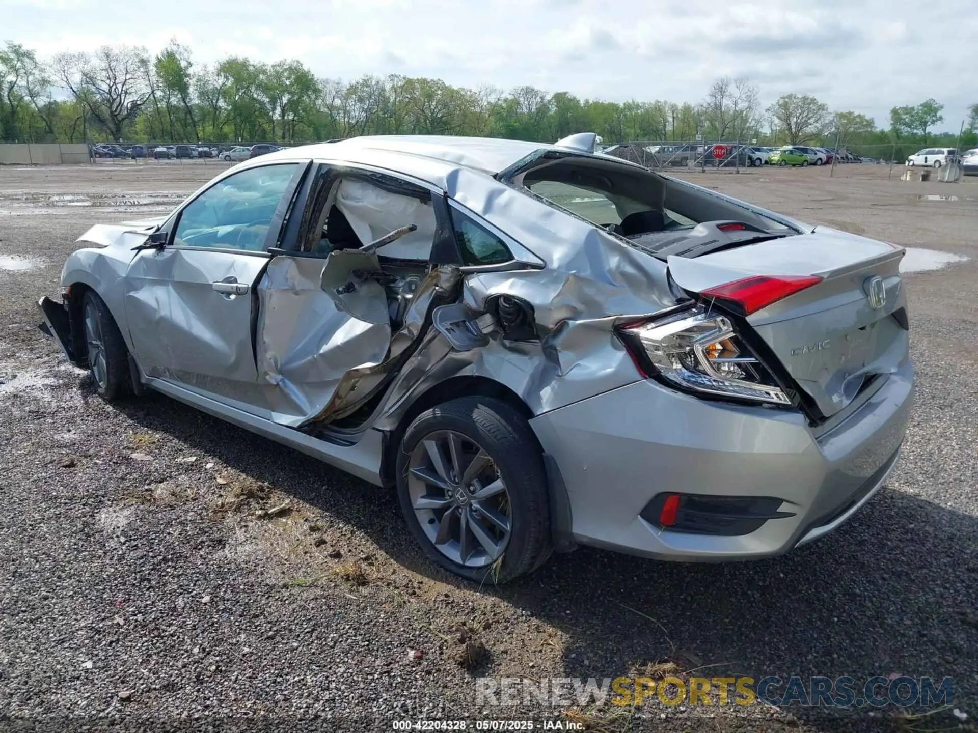 3 Photograph of a damaged car 19XFC1F32KE018924 HONDA CIVIC 2019