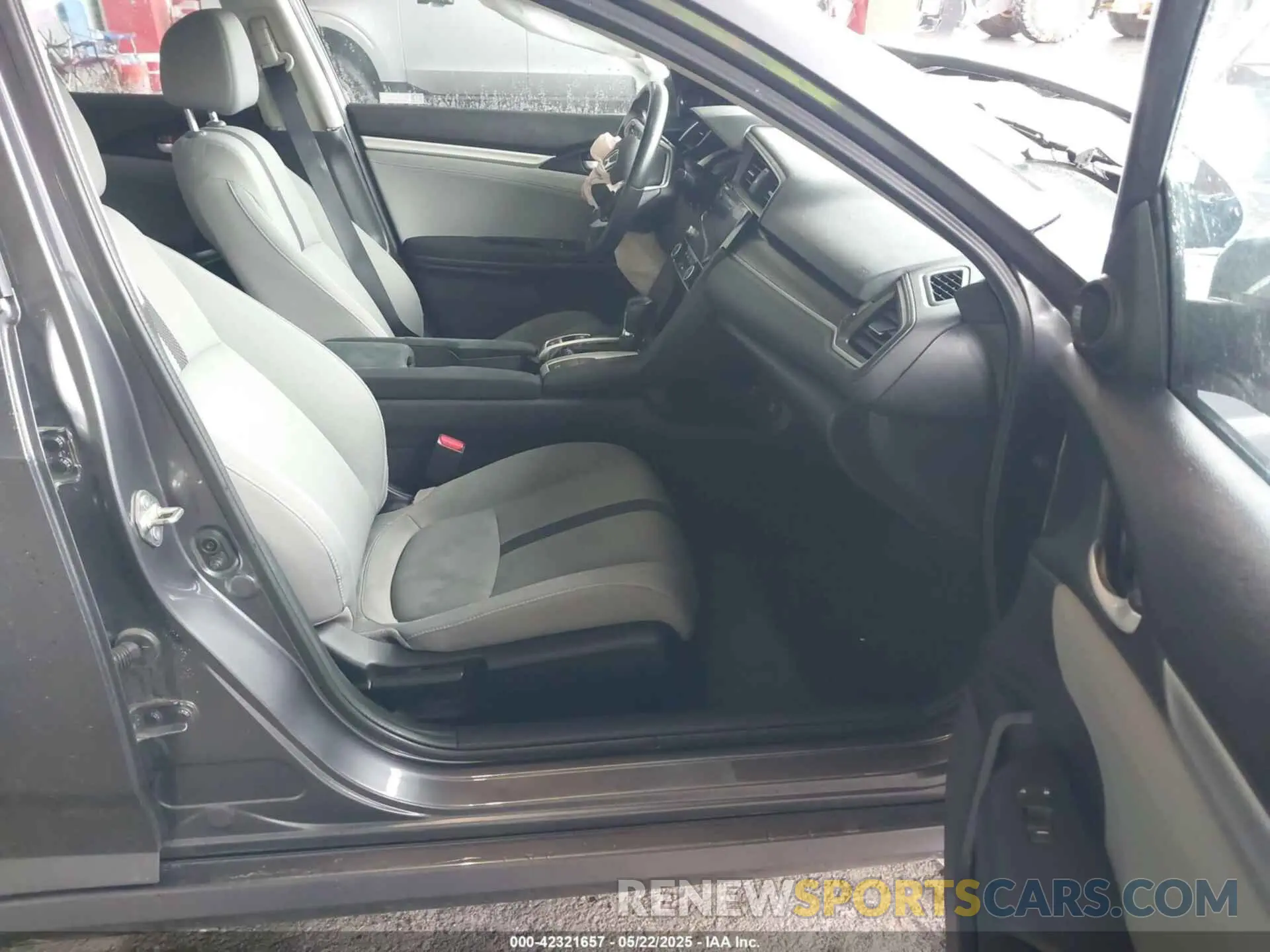 5 Photograph of a damaged car 19XFC1F32KE217052 HONDA CIVIC 2019