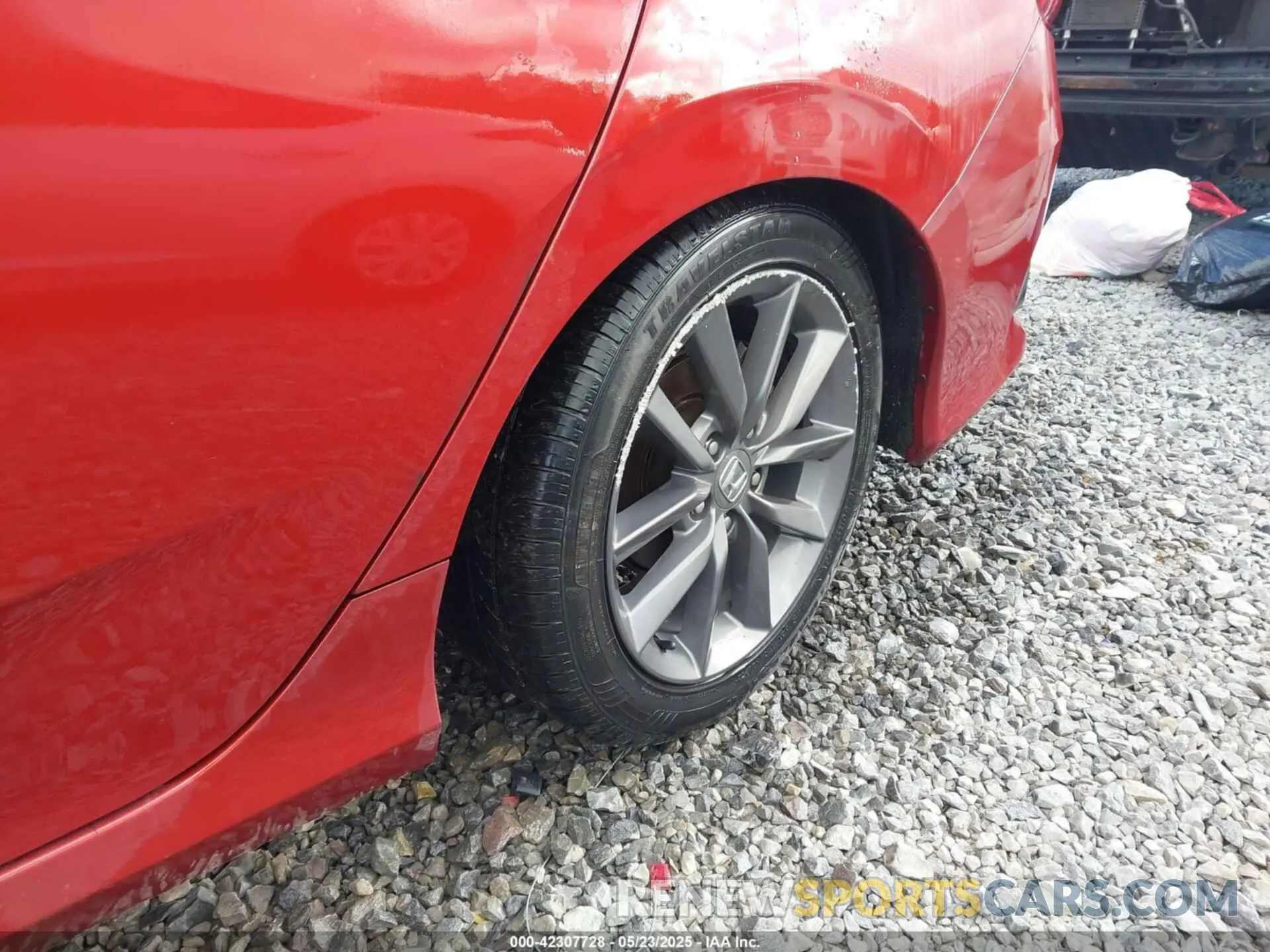 17 Photograph of a damaged car 19XFC1F33KE000402 HONDA CIVIC 2019