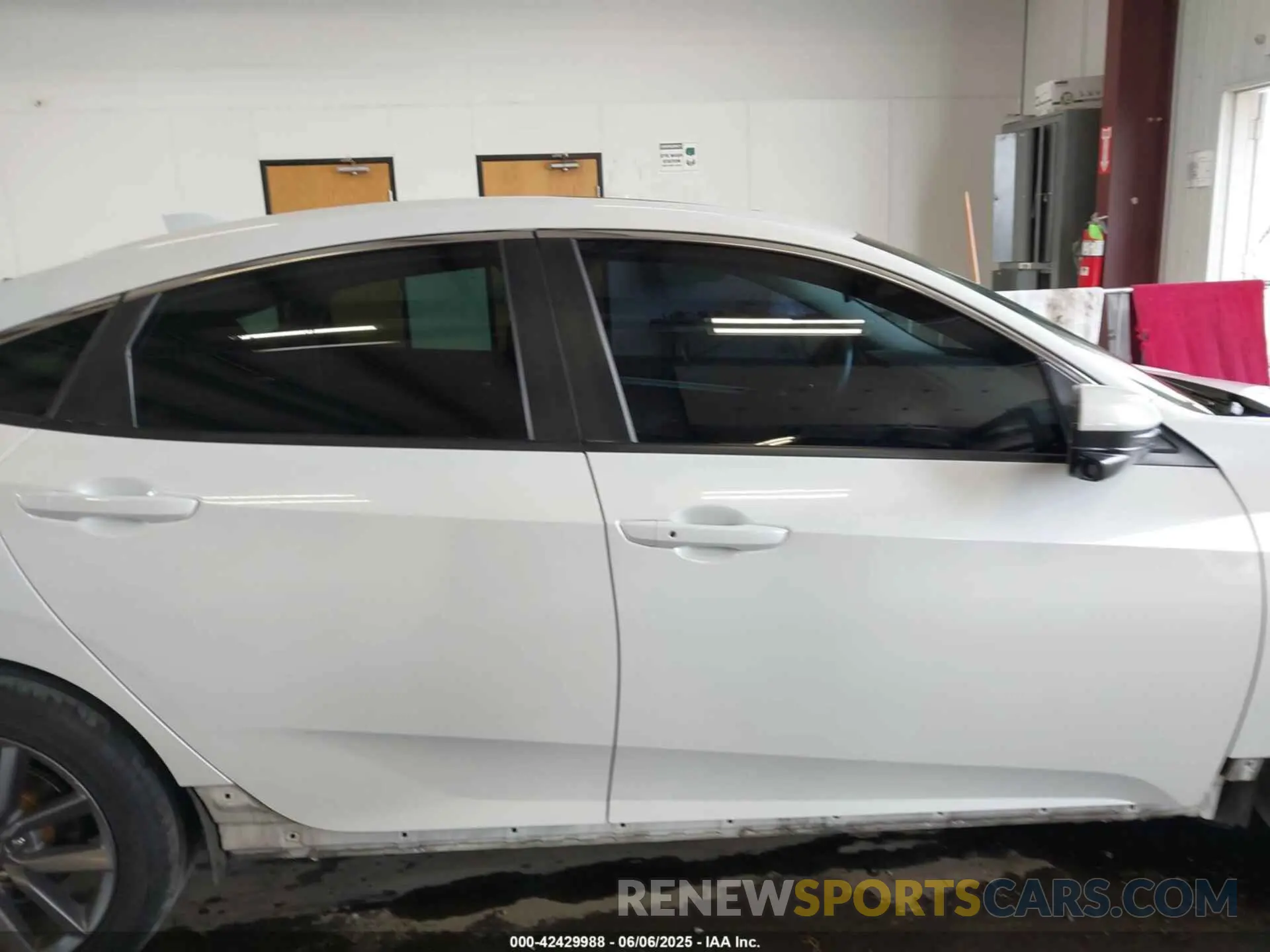 14 Photograph of a damaged car 19XFC1F33KE202219 HONDA CIVIC 2019