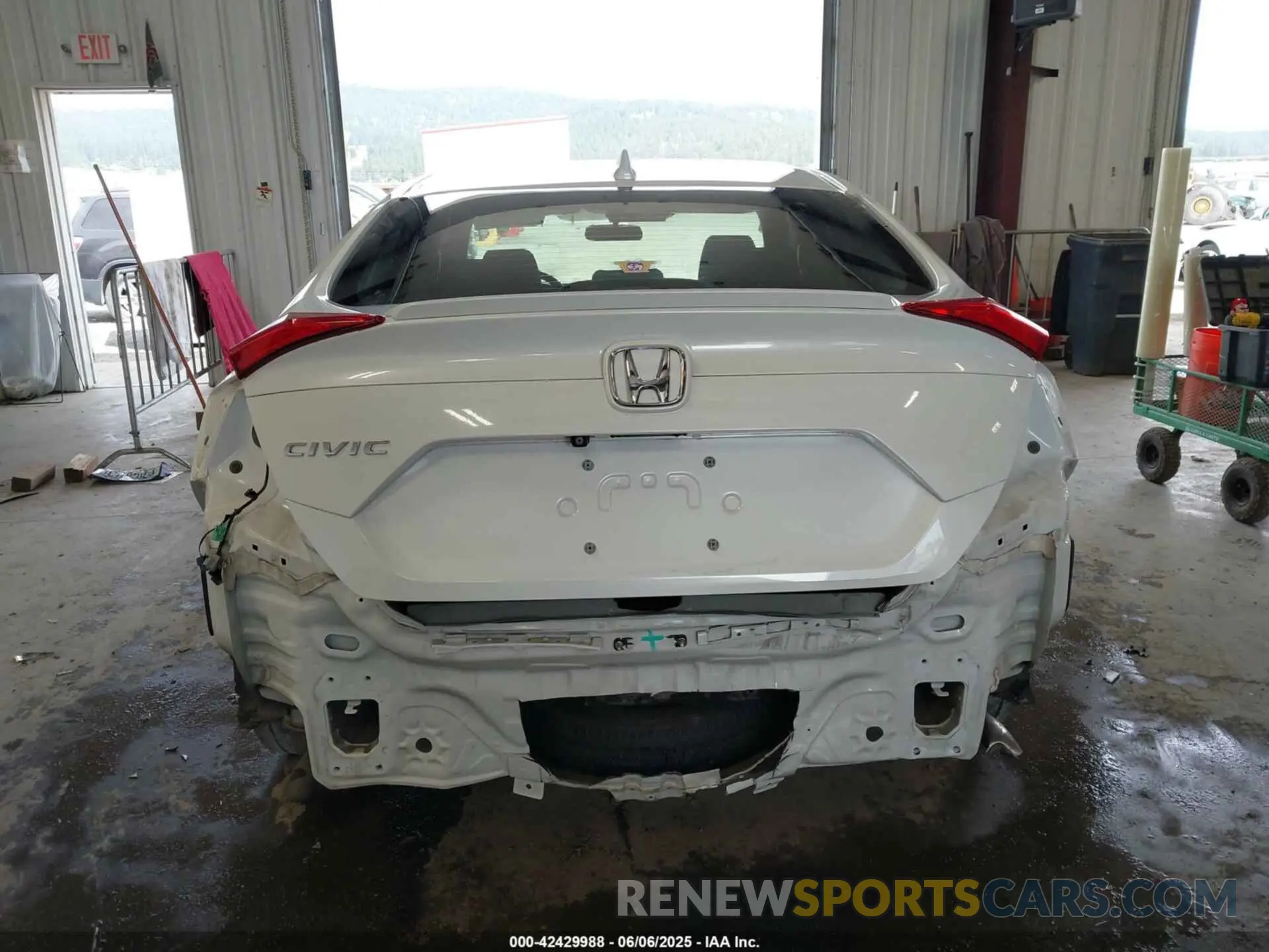 17 Photograph of a damaged car 19XFC1F33KE202219 HONDA CIVIC 2019