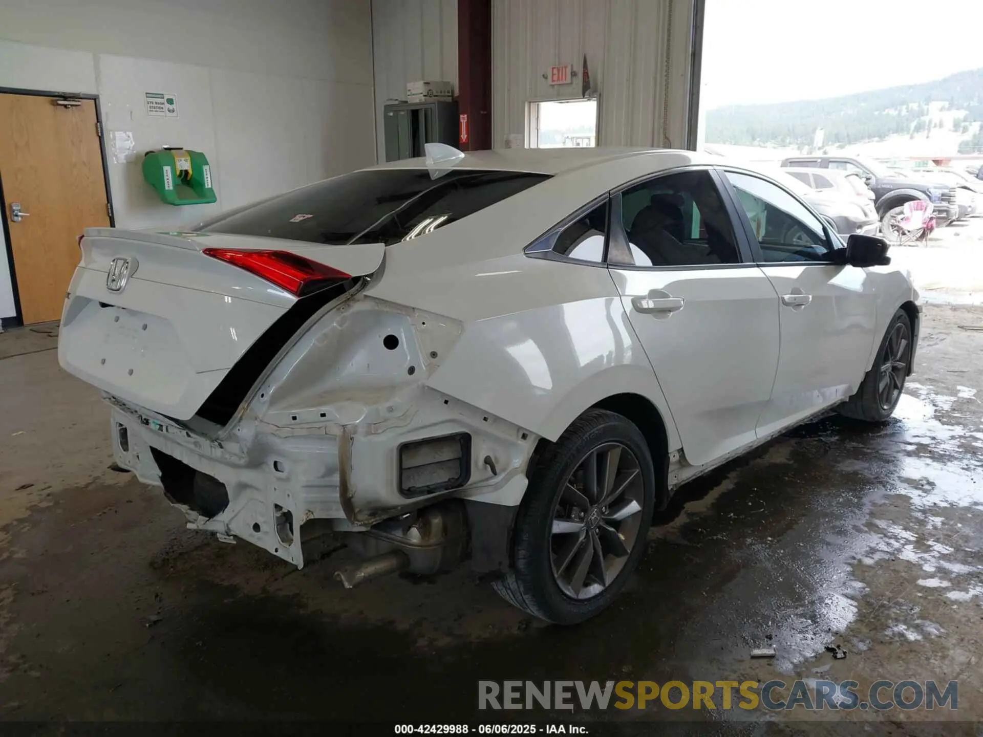 4 Photograph of a damaged car 19XFC1F33KE202219 HONDA CIVIC 2019