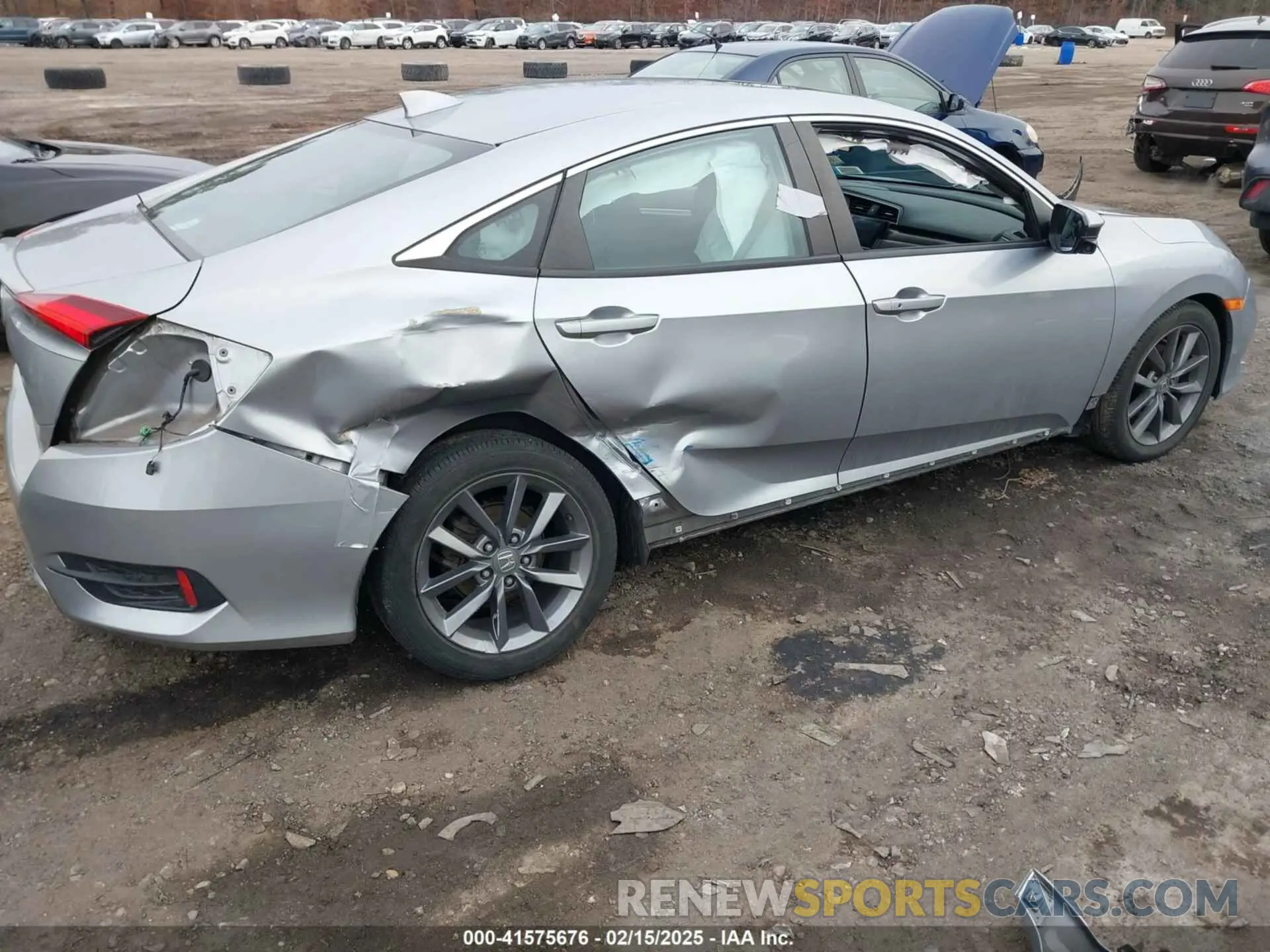 4 Photograph of a damaged car 19XFC1F33KE210711 HONDA CIVIC 2019