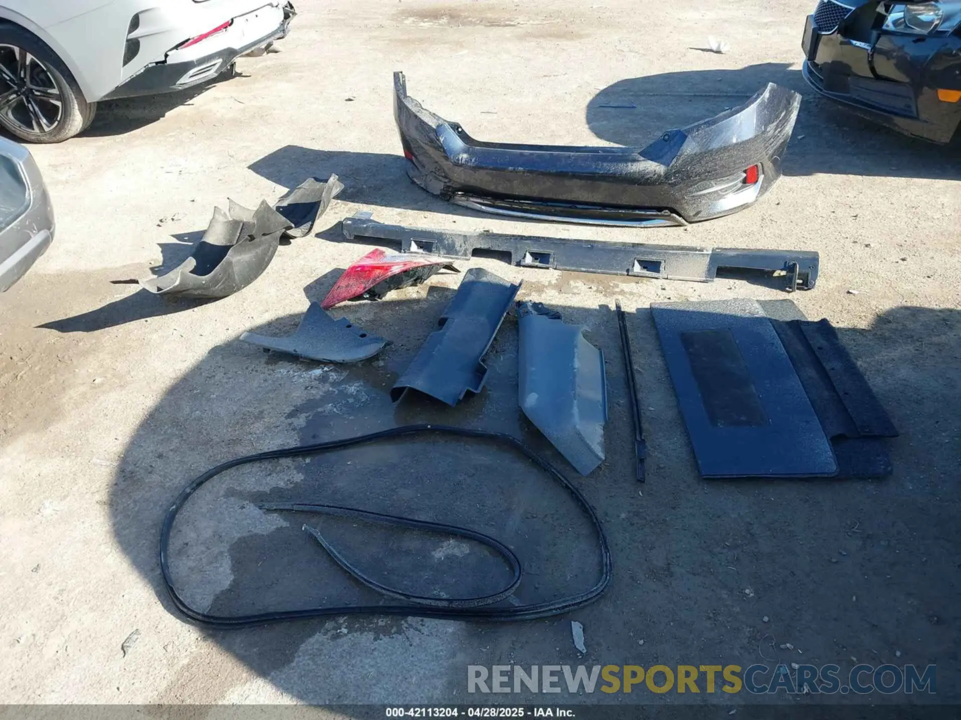 12 Photograph of a damaged car 19XFC1F34KE019864 HONDA CIVIC 2019
