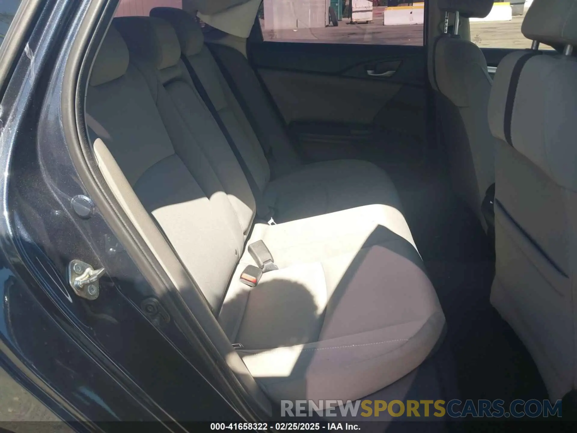 8 Photograph of a damaged car 19XFC1F34KE216517 HONDA CIVIC 2019