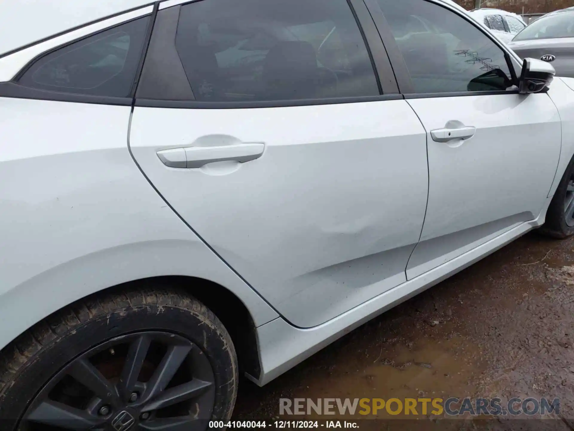 16 Photograph of a damaged car 19XFC1F35KE000160 HONDA CIVIC 2019