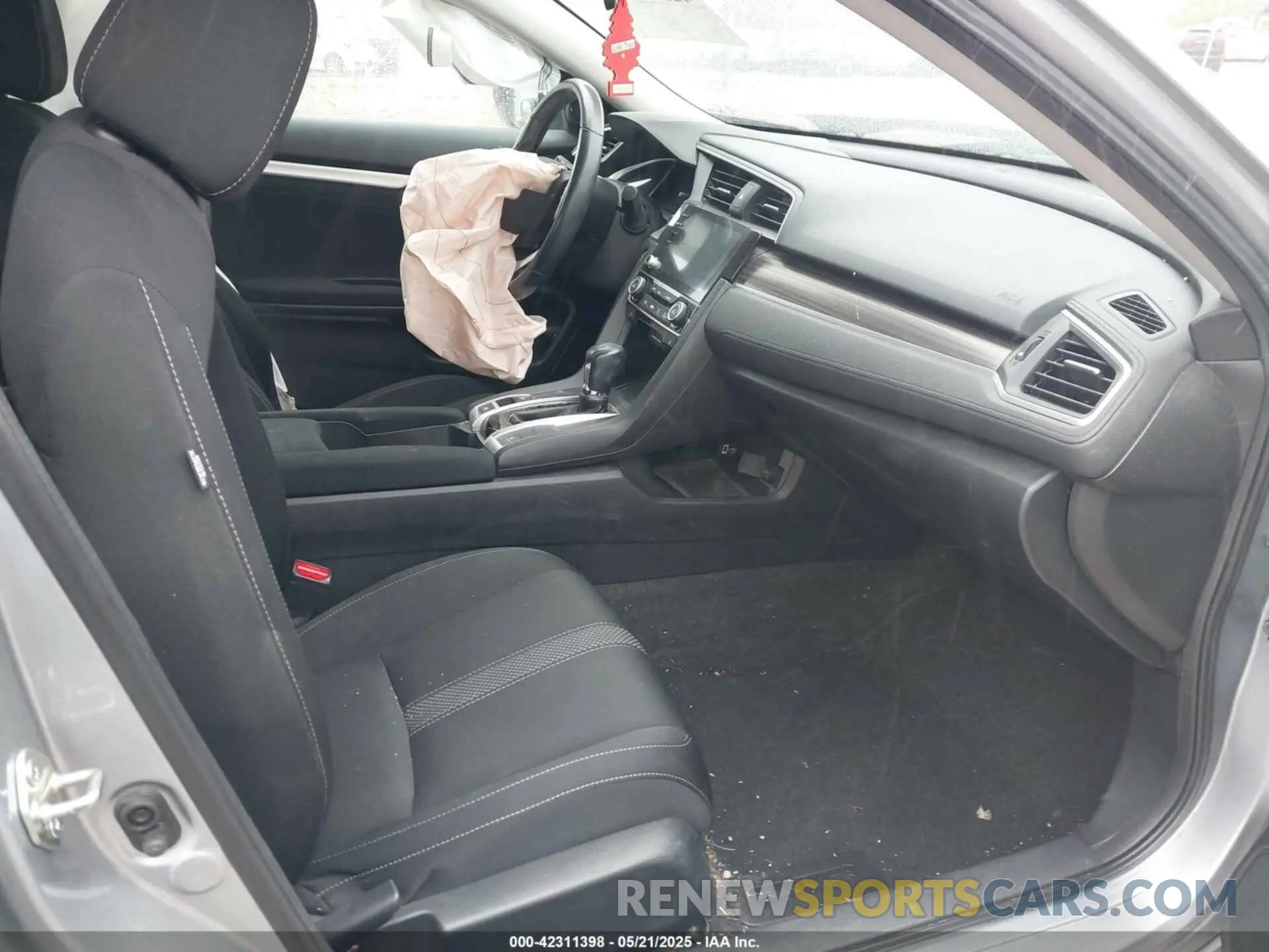 5 Photograph of a damaged car 19XFC1F35KE002670 HONDA CIVIC 2019