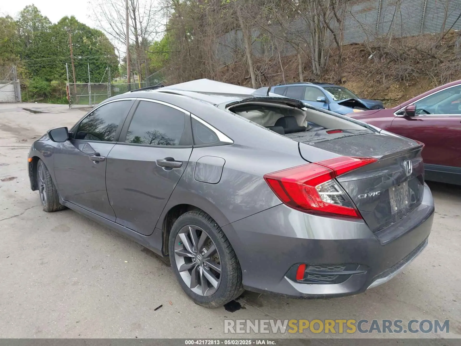 3 Photograph of a damaged car 19XFC1F35KE016973 HONDA CIVIC 2019