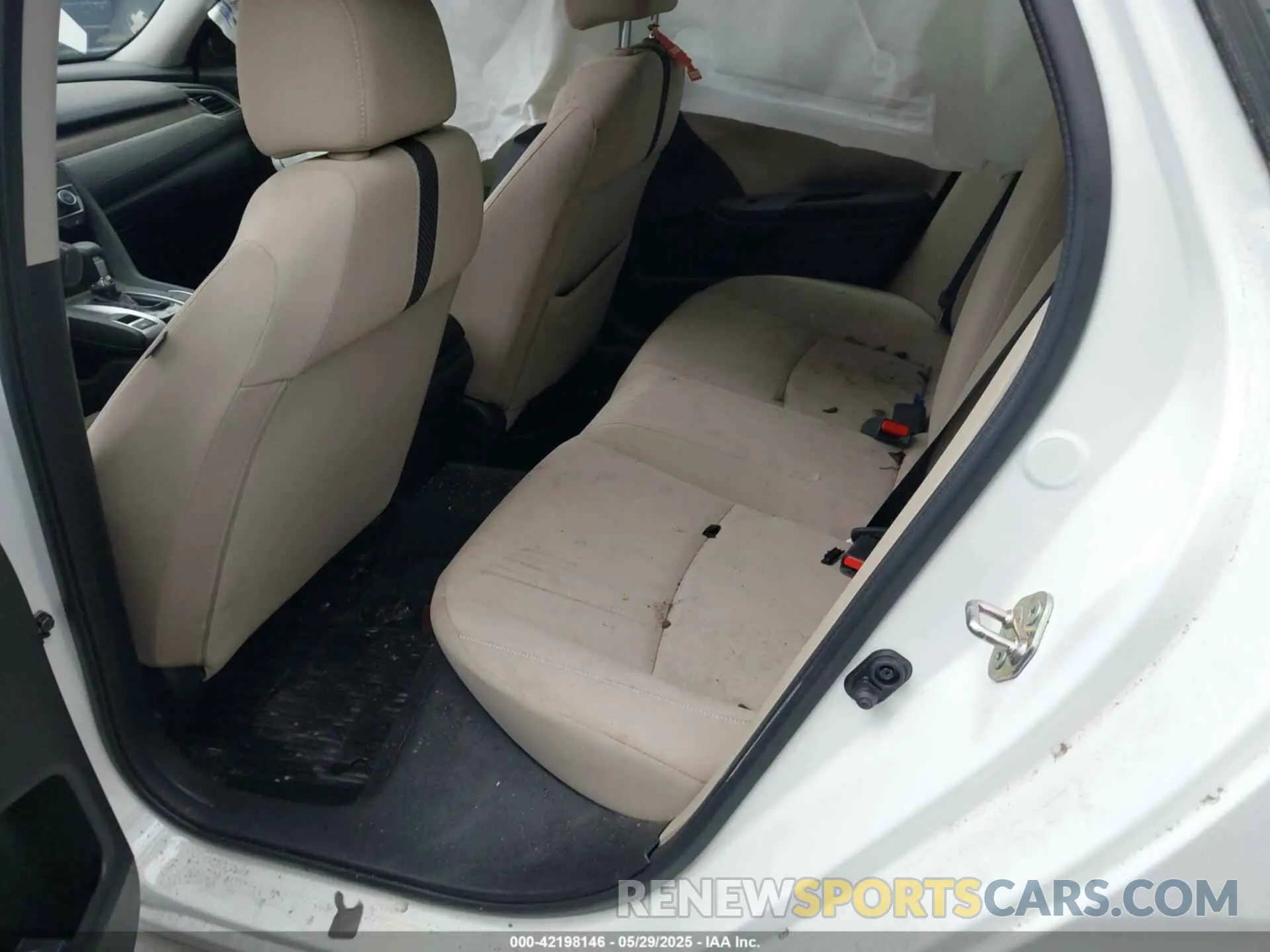 8 Photograph of a damaged car 19XFC1F35KE200536 HONDA CIVIC 2019