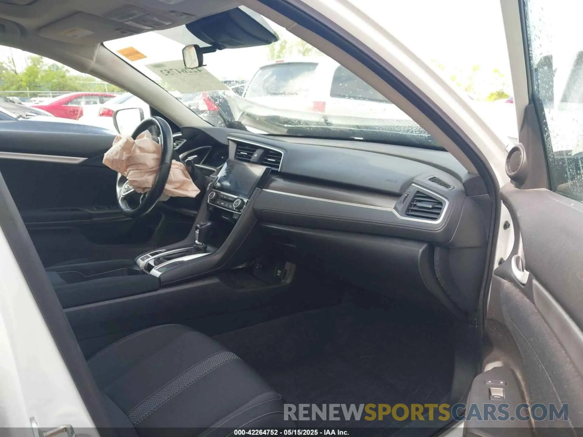 5 Photograph of a damaged car 19XFC1F35KE200603 HONDA CIVIC 2019
