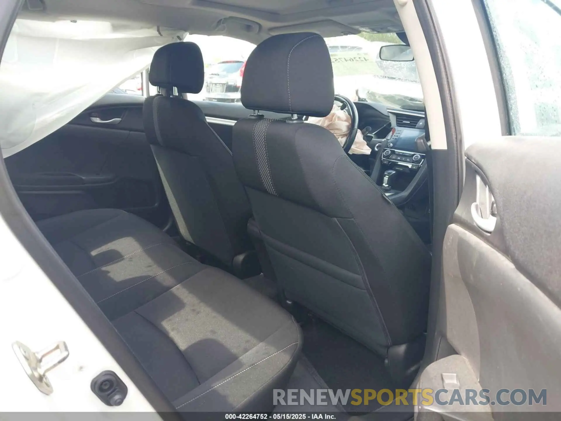 8 Photograph of a damaged car 19XFC1F35KE200603 HONDA CIVIC 2019