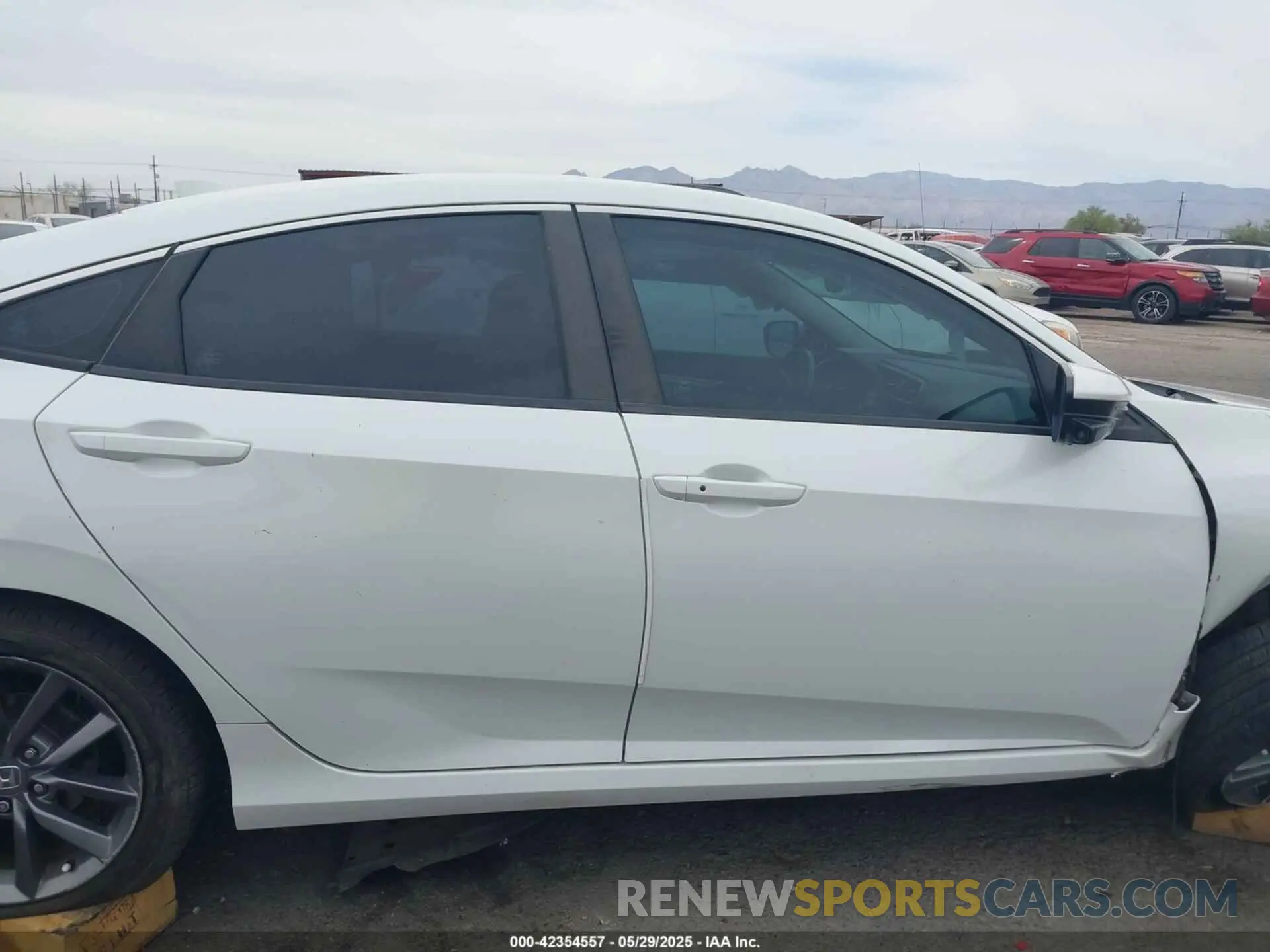 13 Photograph of a damaged car 19XFC1F35KE214324 HONDA CIVIC 2019