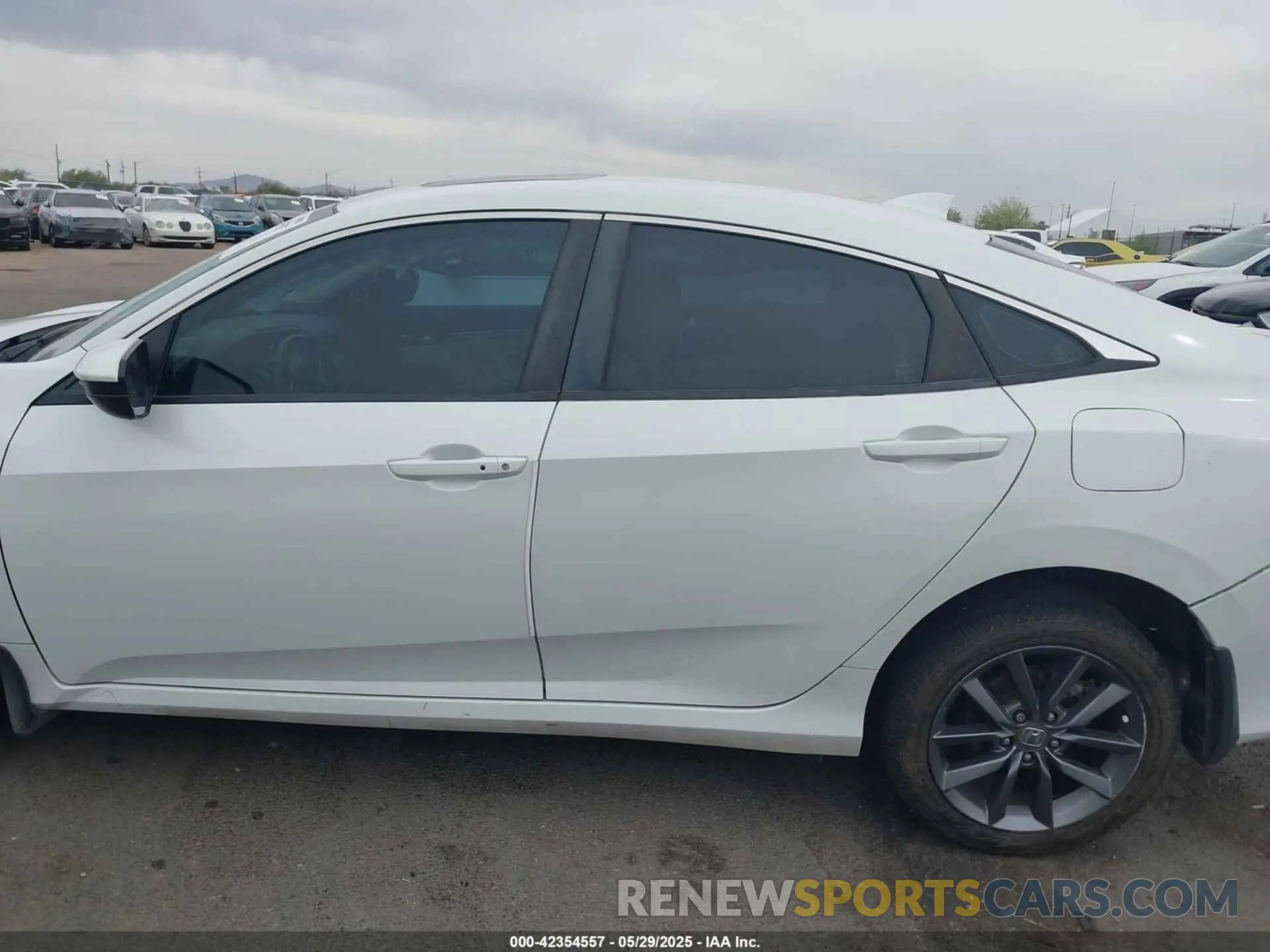 14 Photograph of a damaged car 19XFC1F35KE214324 HONDA CIVIC 2019
