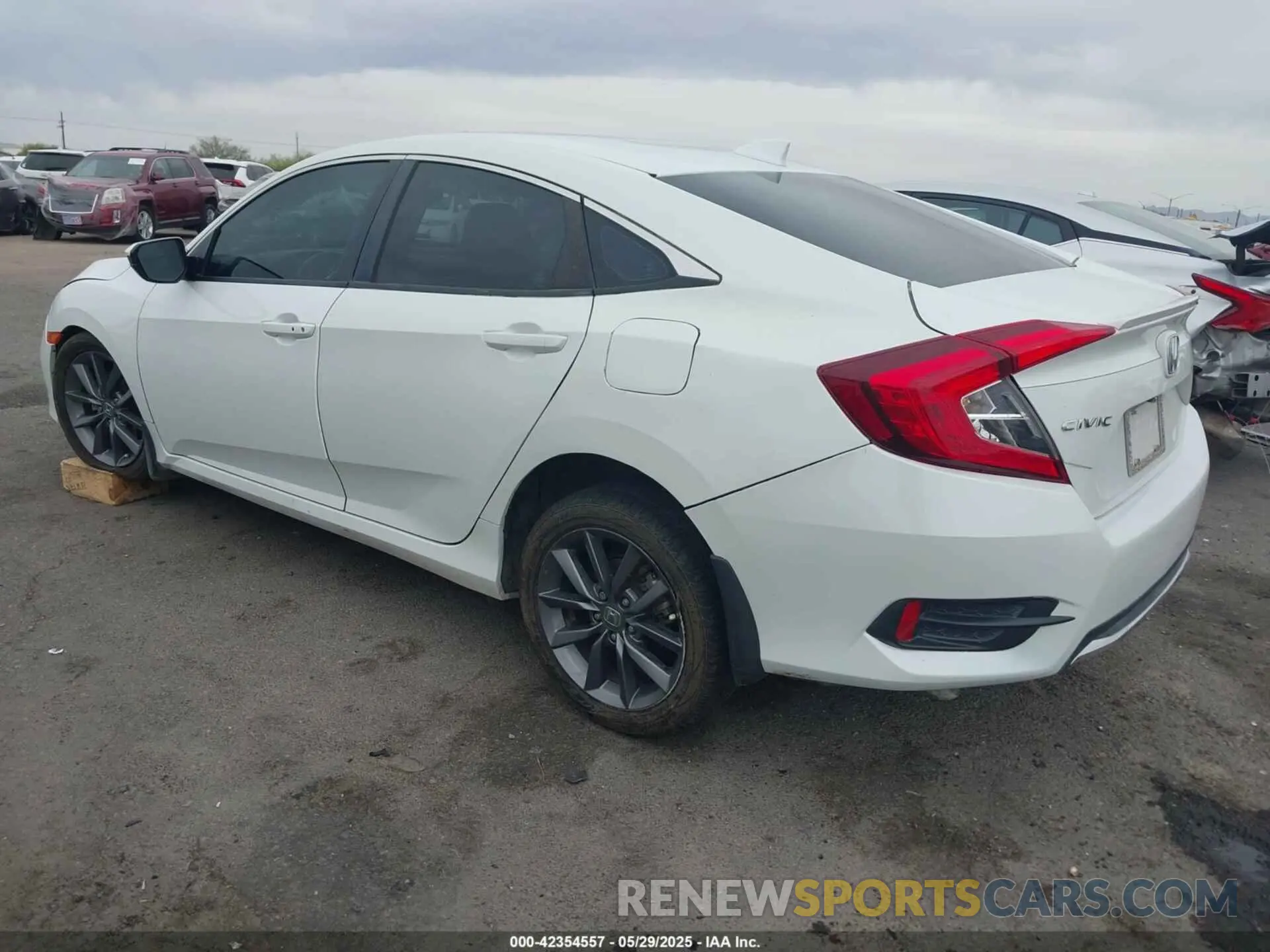 3 Photograph of a damaged car 19XFC1F35KE214324 HONDA CIVIC 2019
