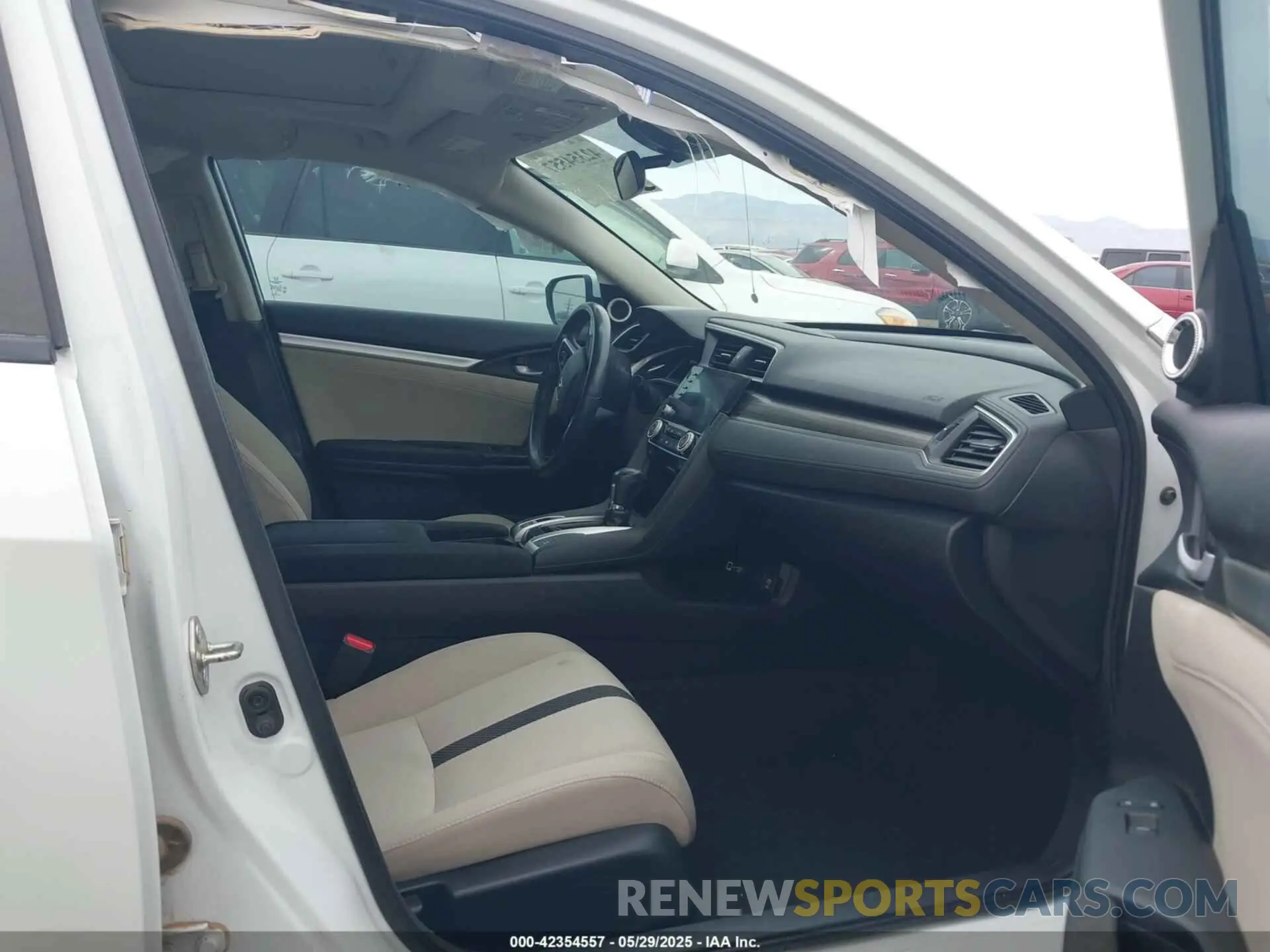 5 Photograph of a damaged car 19XFC1F35KE214324 HONDA CIVIC 2019