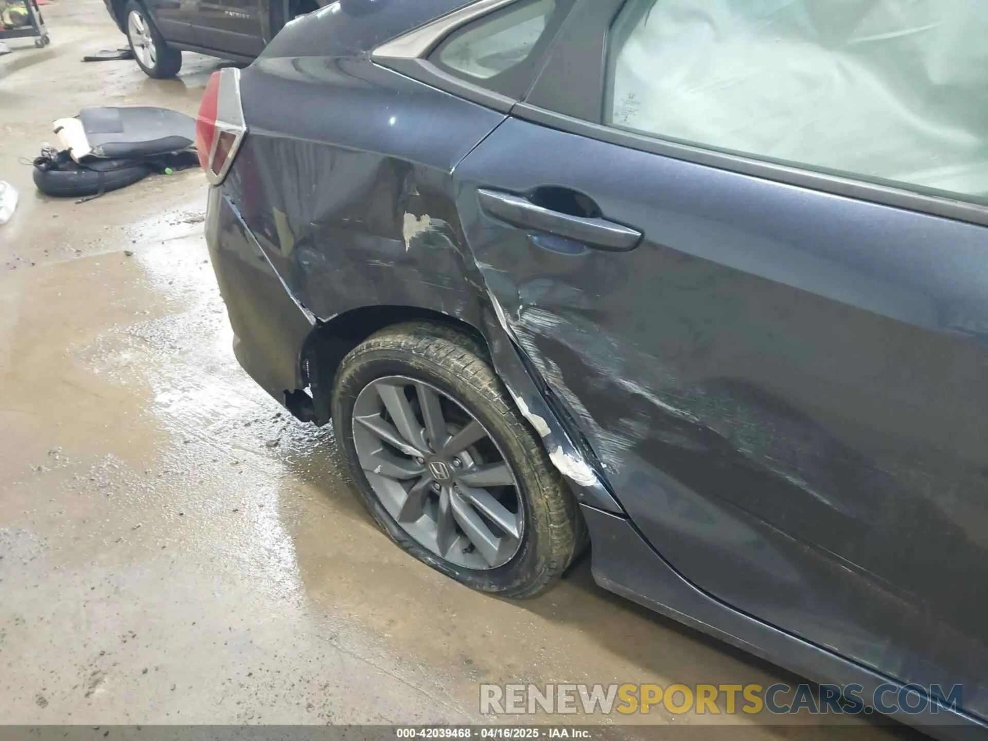 6 Photograph of a damaged car 19XFC1F36KE003410 HONDA CIVIC 2019