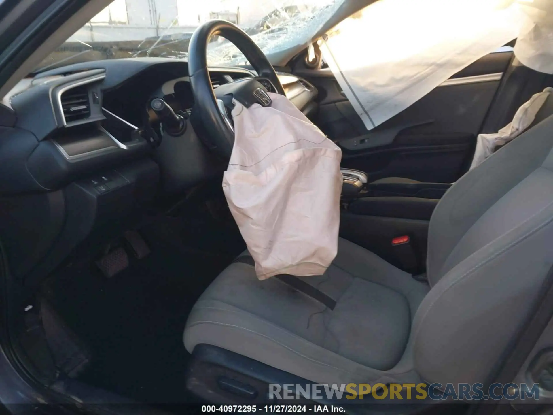 5 Photograph of a damaged car 19XFC1F36KE210640 HONDA CIVIC 2019