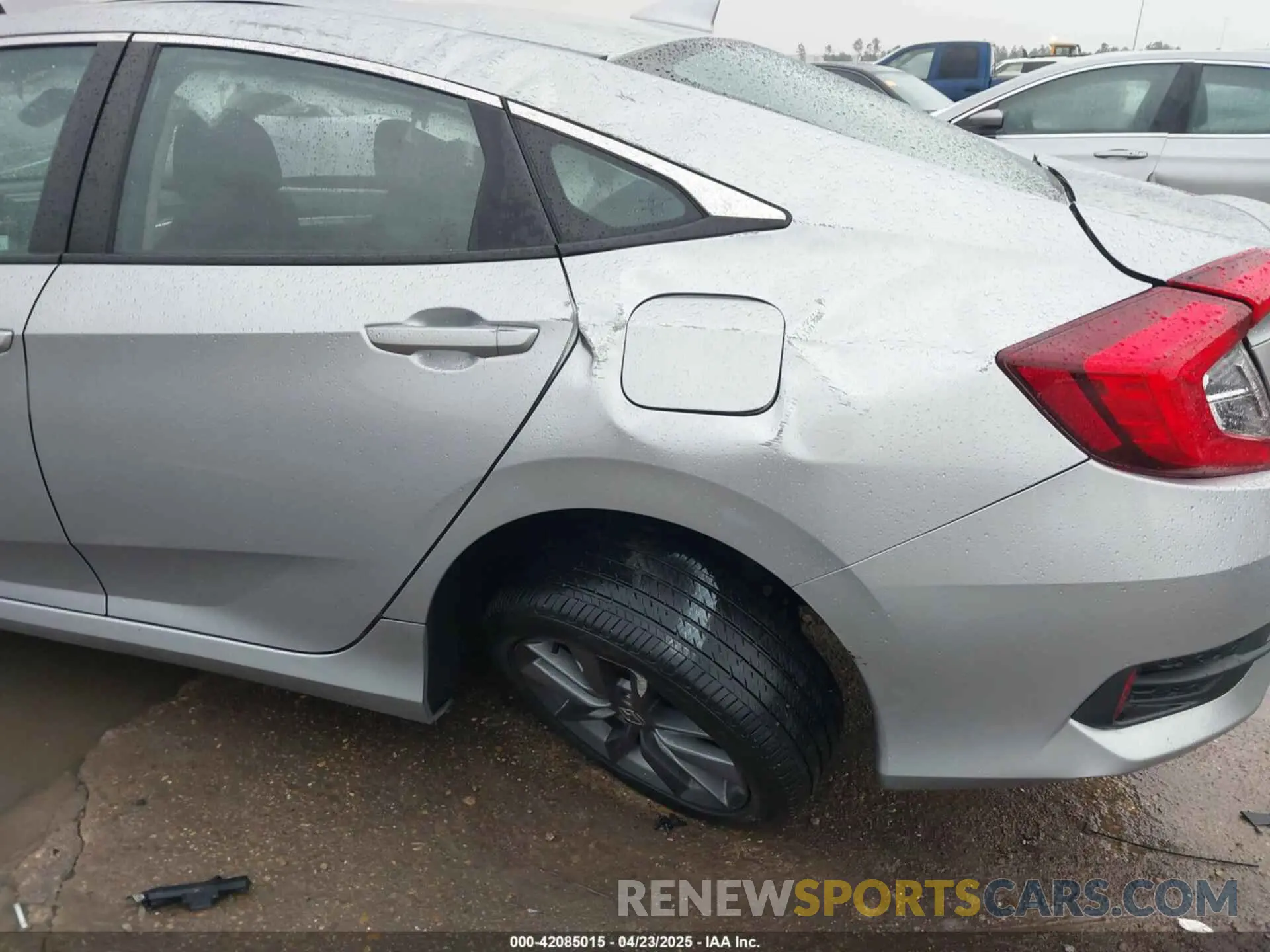 17 Photograph of a damaged car 19XFC1F36KE210718 HONDA CIVIC 2019