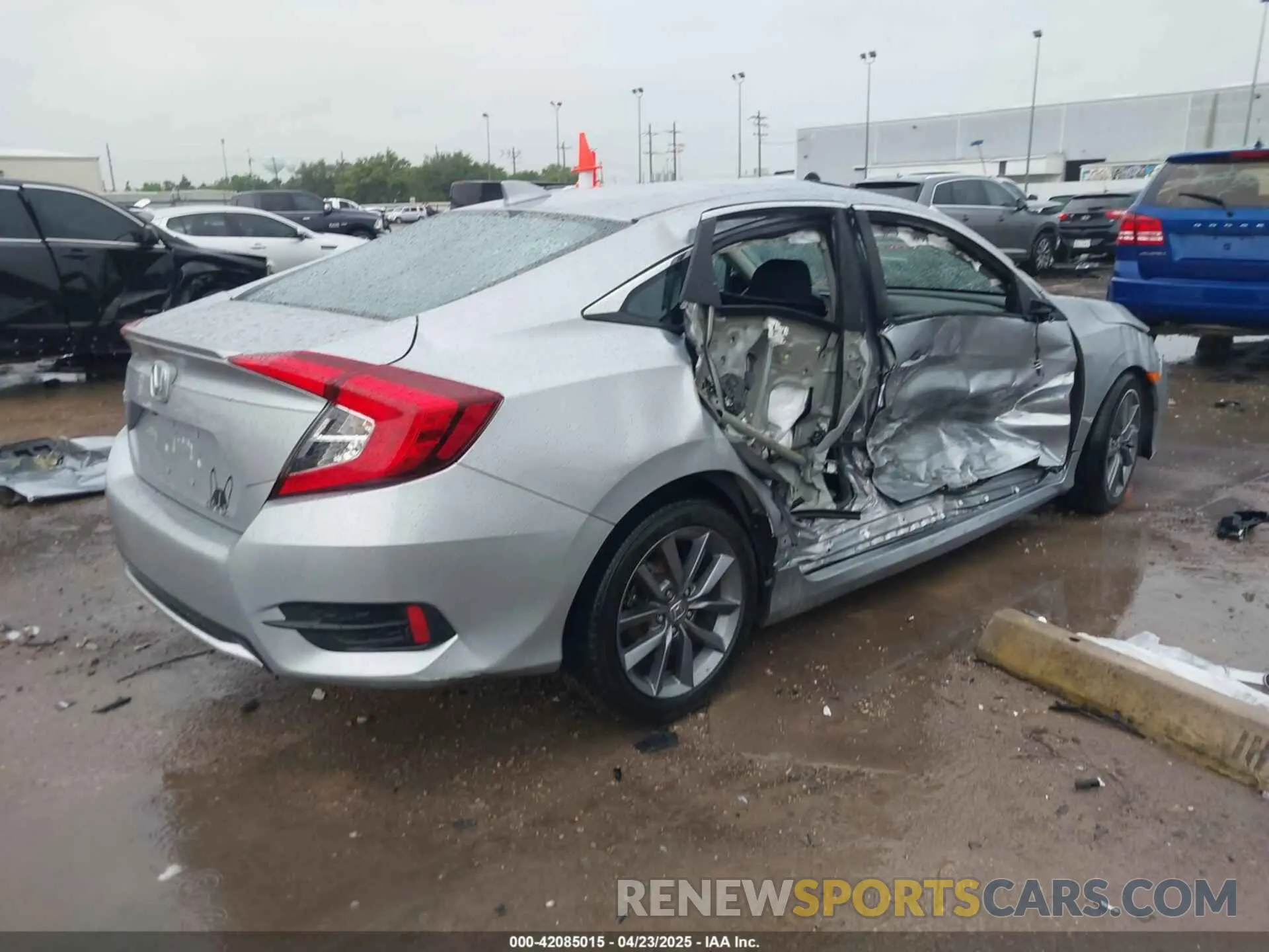 4 Photograph of a damaged car 19XFC1F36KE210718 HONDA CIVIC 2019