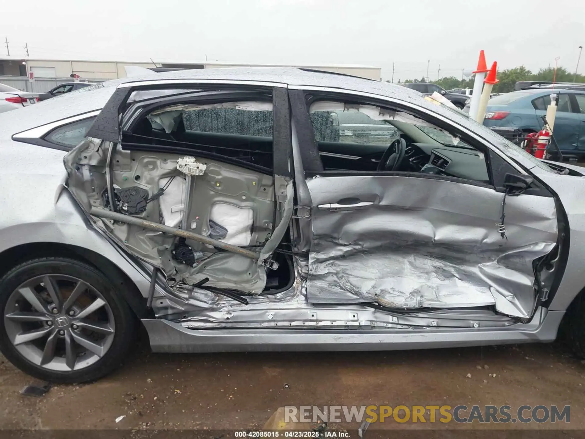 6 Photograph of a damaged car 19XFC1F36KE210718 HONDA CIVIC 2019