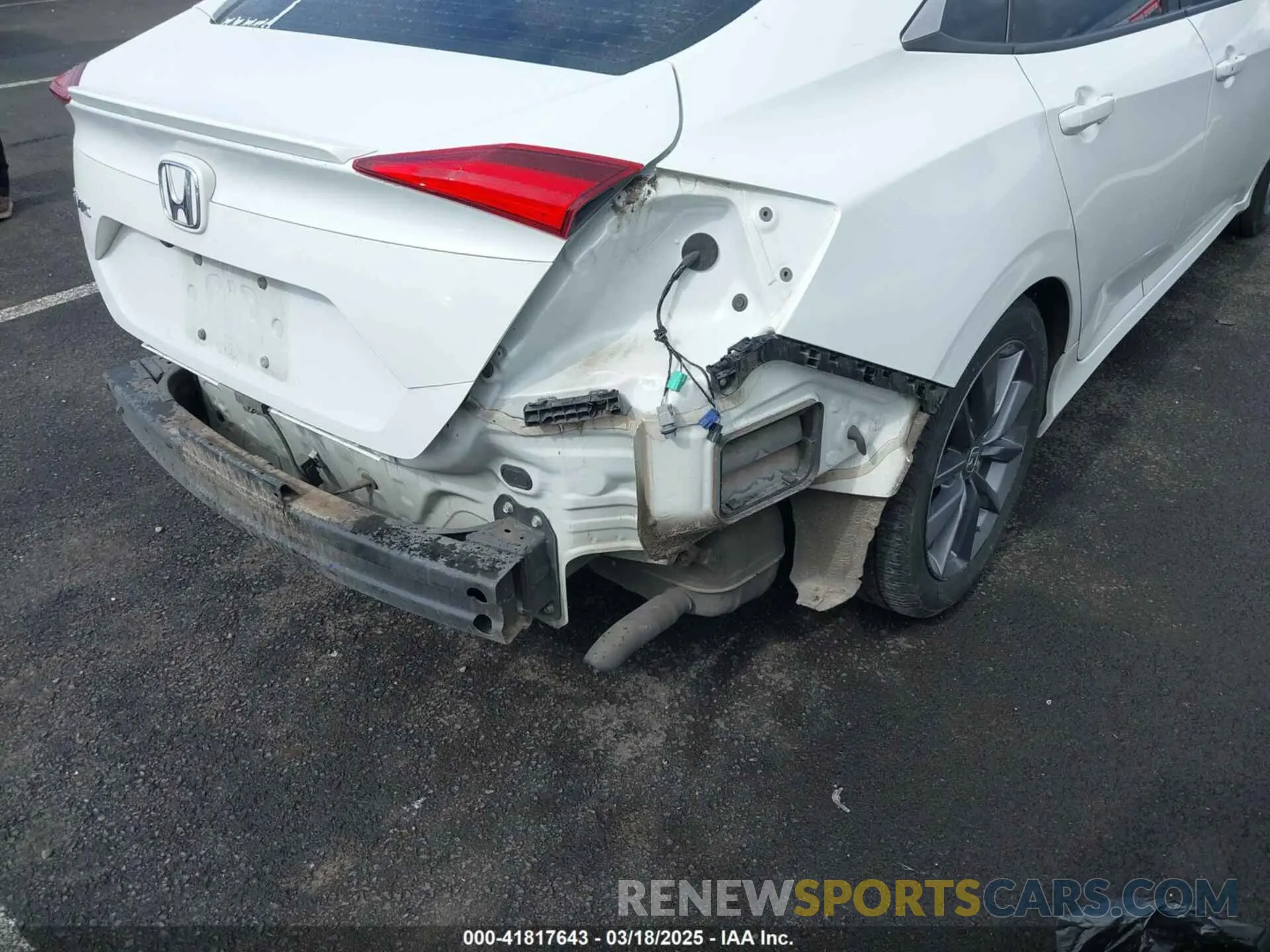 18 Photograph of a damaged car 19XFC1F36KE213036 HONDA CIVIC 2019