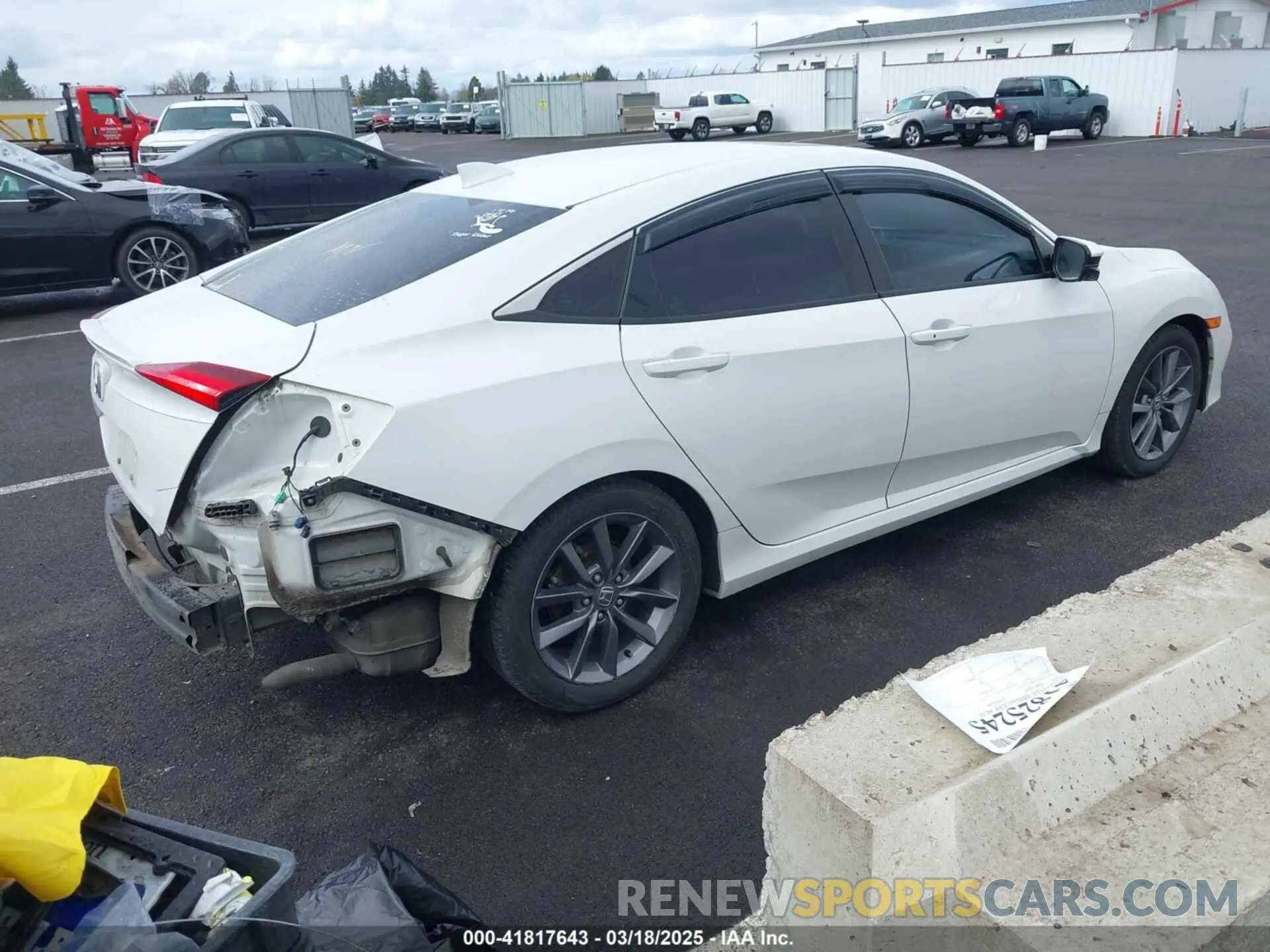 4 Photograph of a damaged car 19XFC1F36KE213036 HONDA CIVIC 2019