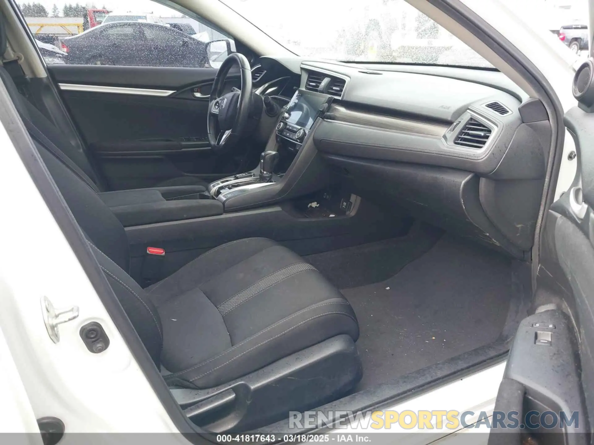 5 Photograph of a damaged car 19XFC1F36KE213036 HONDA CIVIC 2019