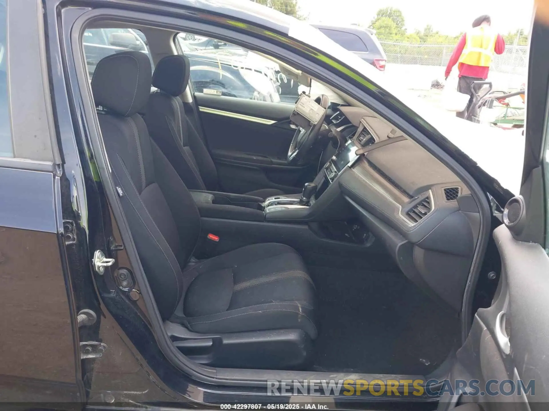 5 Photograph of a damaged car 19XFC1F36KE215577 HONDA CIVIC 2019
