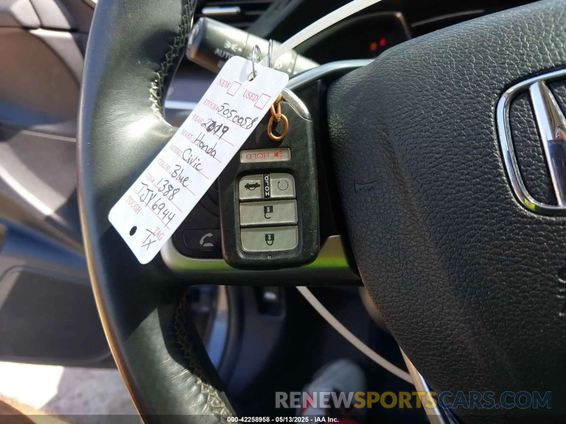 11 Photograph of a damaged car 19XFC1F37KE001388 HONDA CIVIC 2019