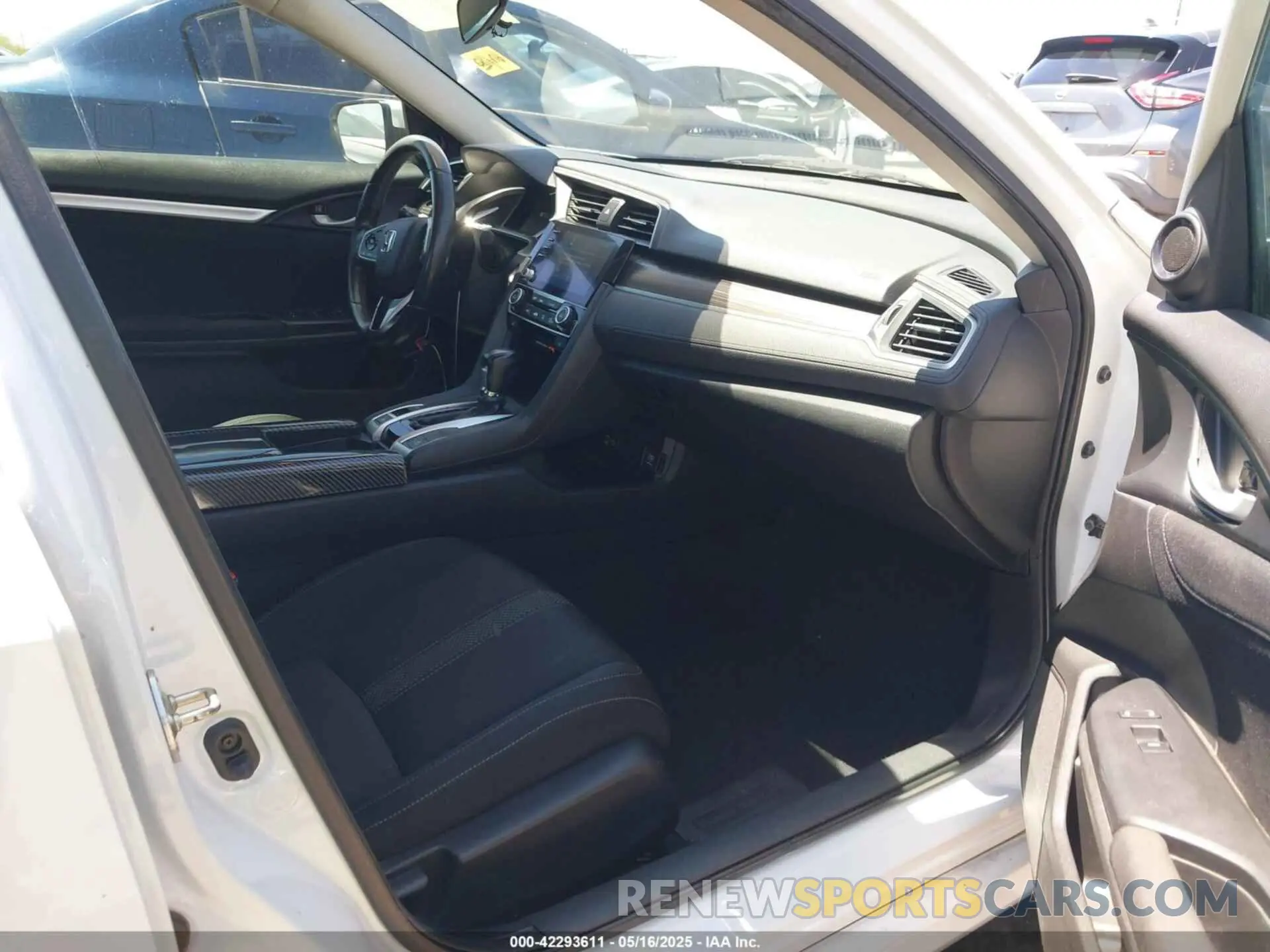 5 Photograph of a damaged car 19XFC1F38KE003716 HONDA CIVIC 2019