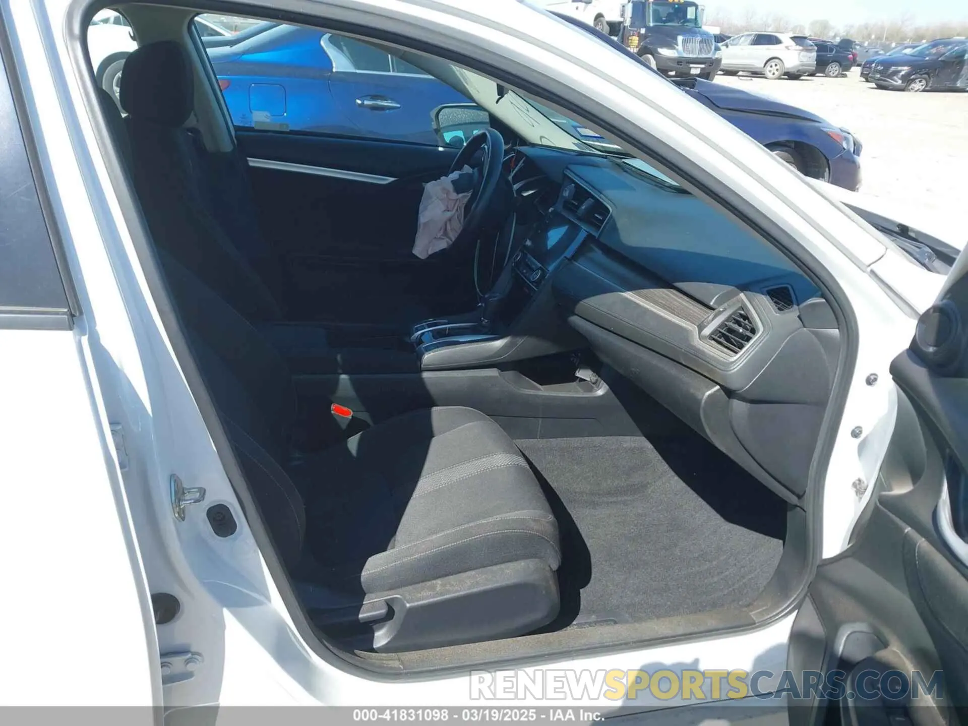 5 Photograph of a damaged car 19XFC1F38KE200790 HONDA CIVIC 2019