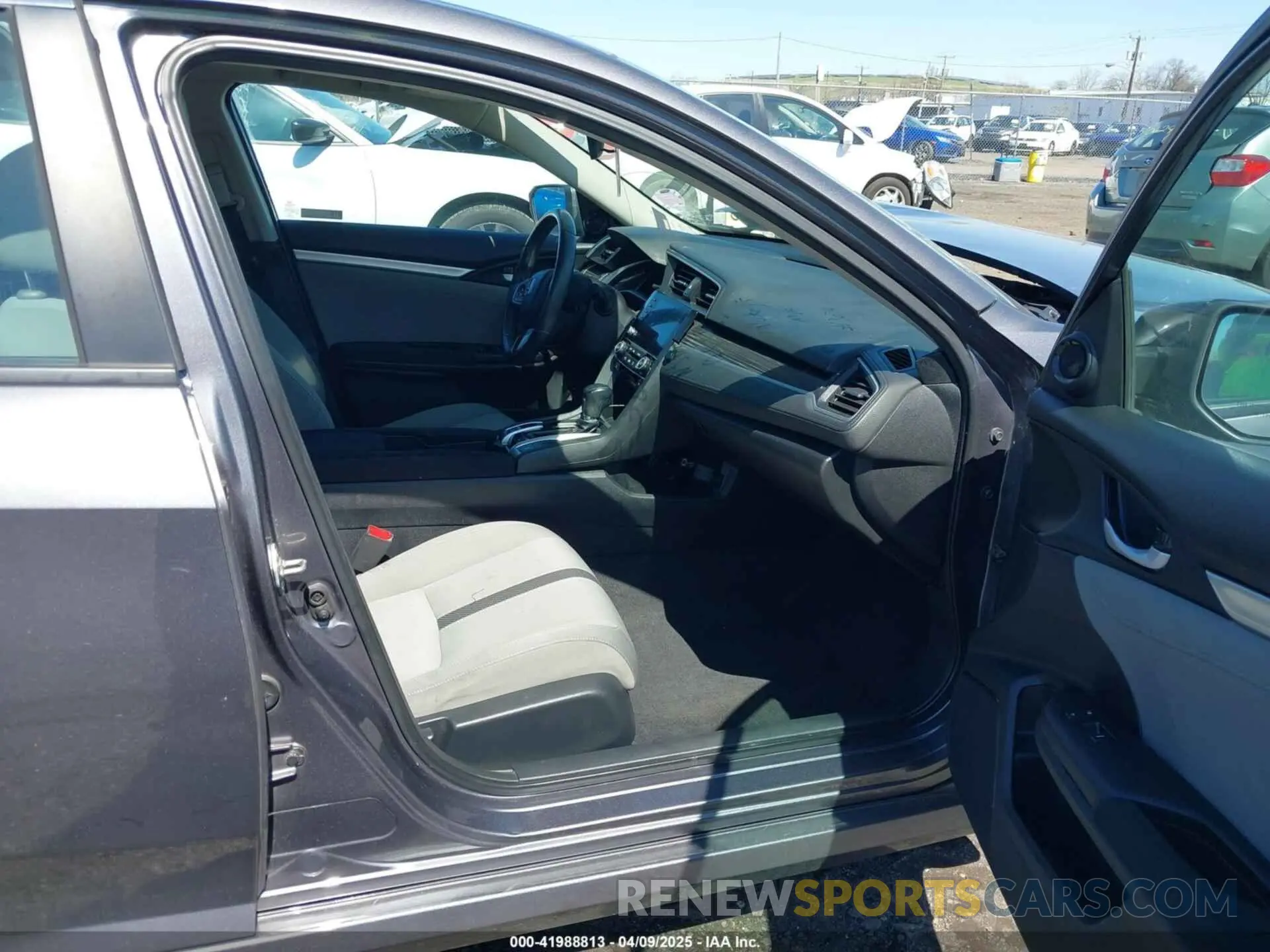 5 Photograph of a damaged car 19XFC1F38KE203074 HONDA CIVIC 2019