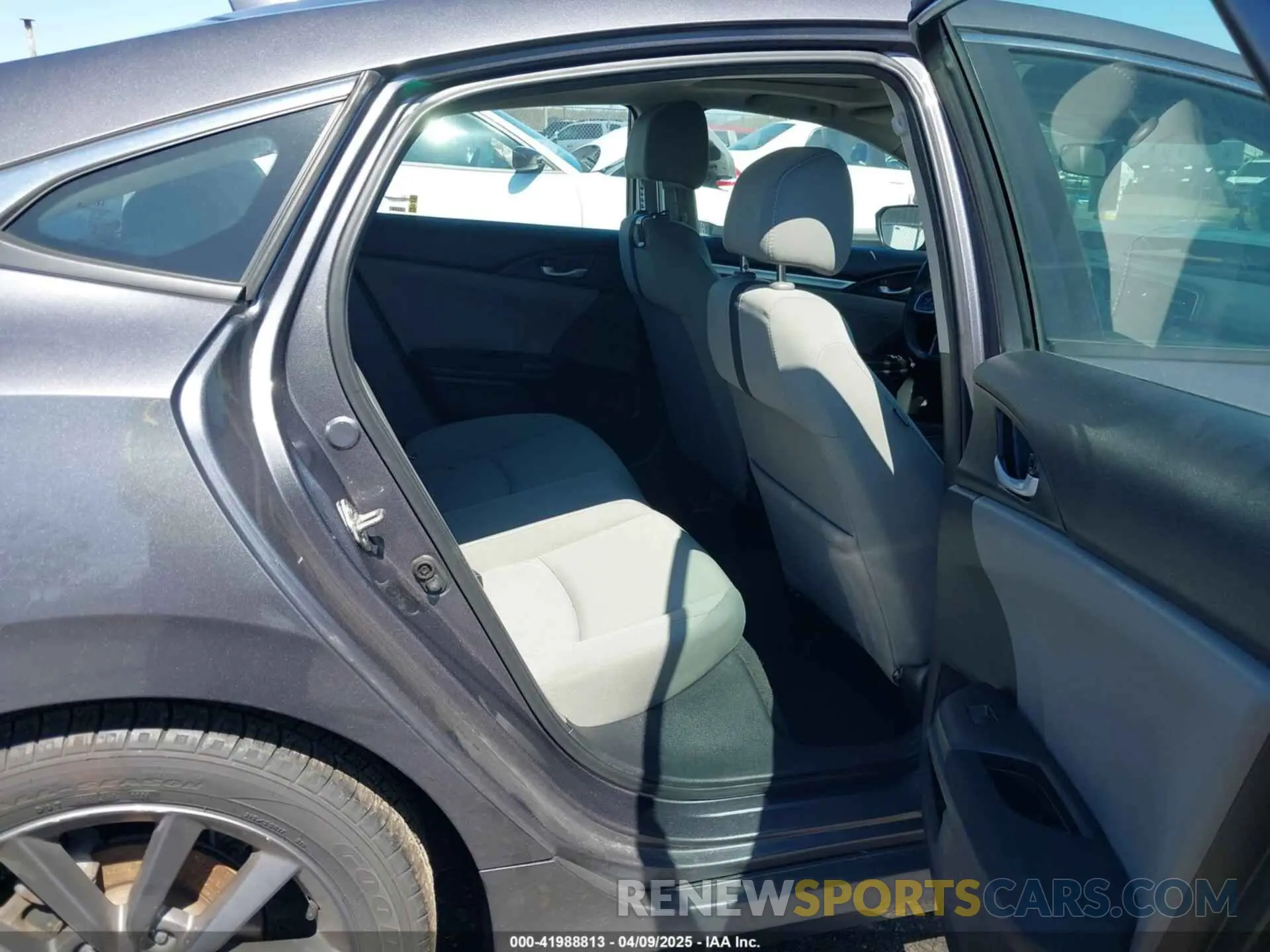 8 Photograph of a damaged car 19XFC1F38KE203074 HONDA CIVIC 2019