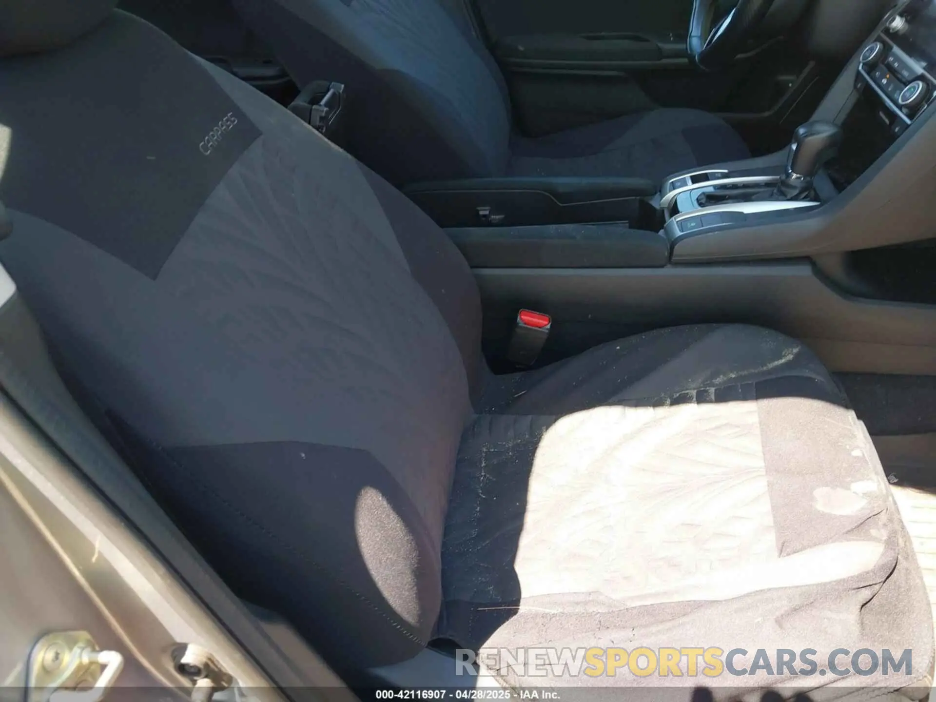 5 Photograph of a damaged car 19XFC1F38KE205228 HONDA CIVIC 2019