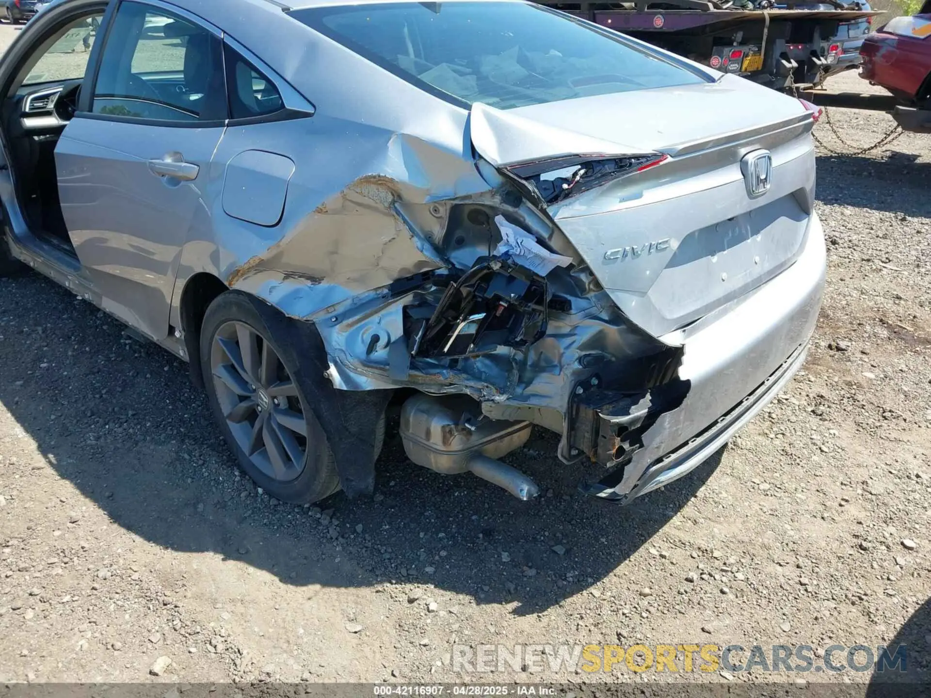 6 Photograph of a damaged car 19XFC1F38KE205228 HONDA CIVIC 2019