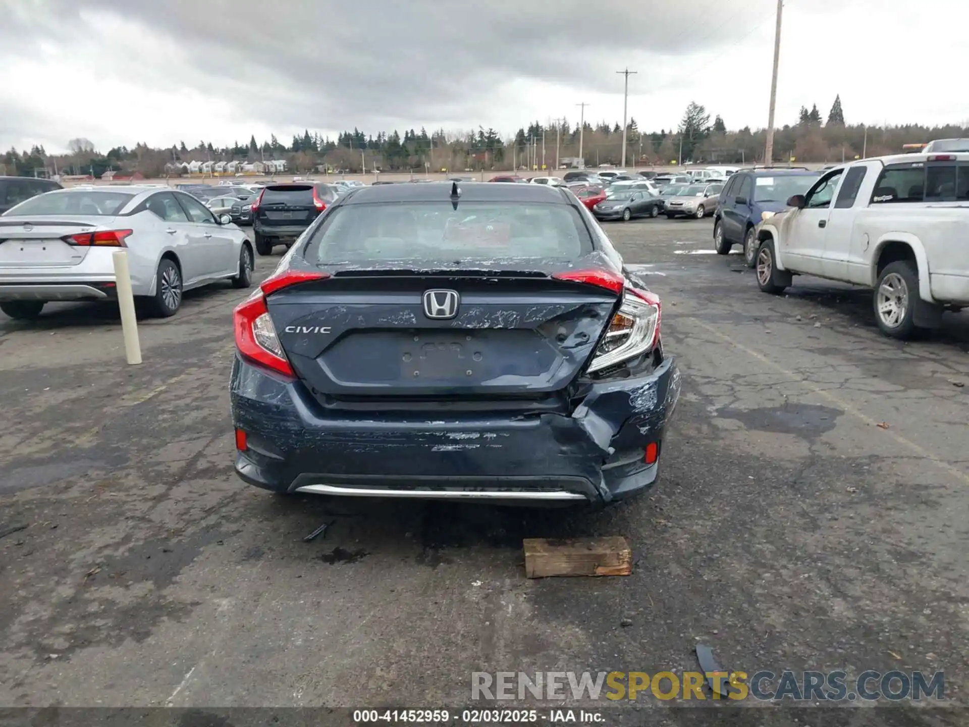 17 Photograph of a damaged car 19XFC1F38KE209912 HONDA CIVIC 2019