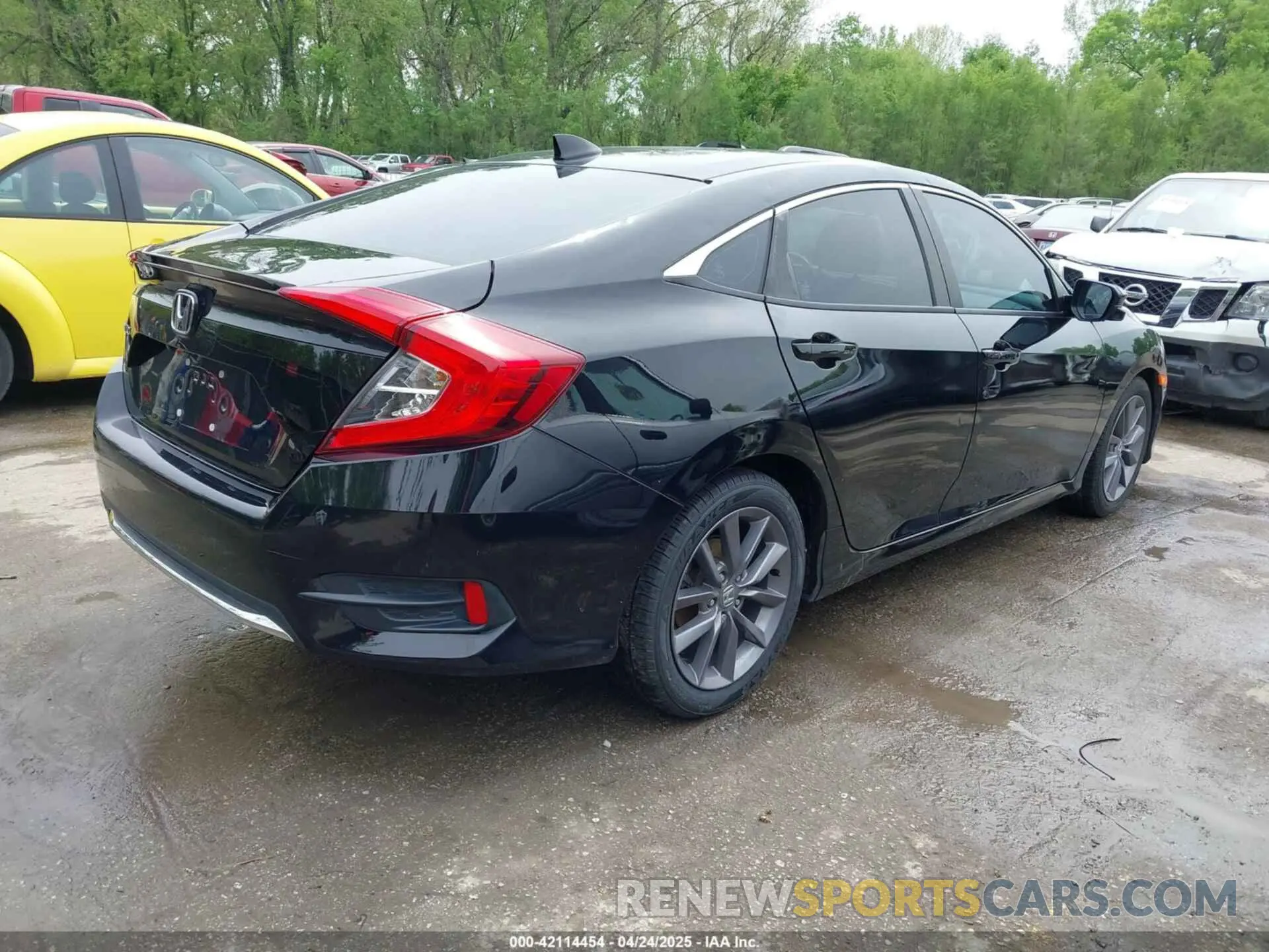 4 Photograph of a damaged car 19XFC1F39KE017866 HONDA CIVIC 2019