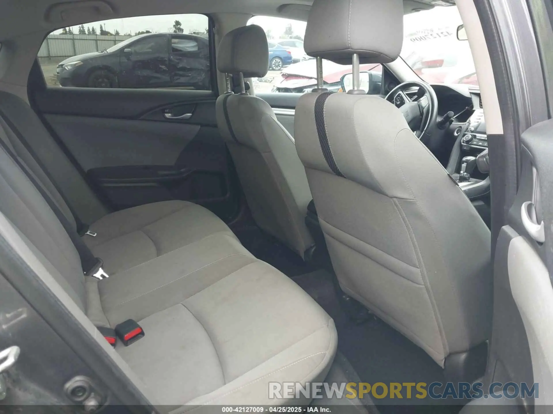 8 Photograph of a damaged car 19XFC1F3XKE211435 HONDA CIVIC 2019