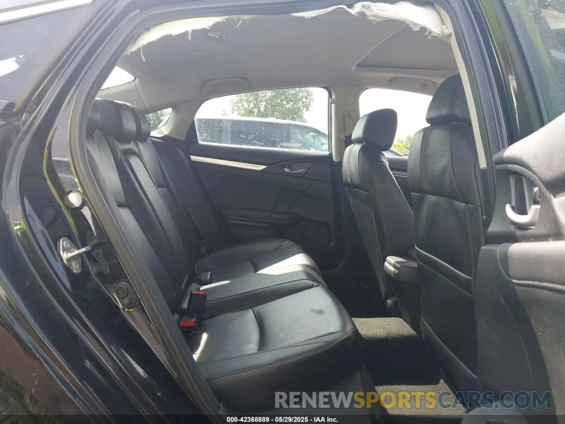 8 Photograph of a damaged car 19XFC1F75KE006611 HONDA CIVIC 2019