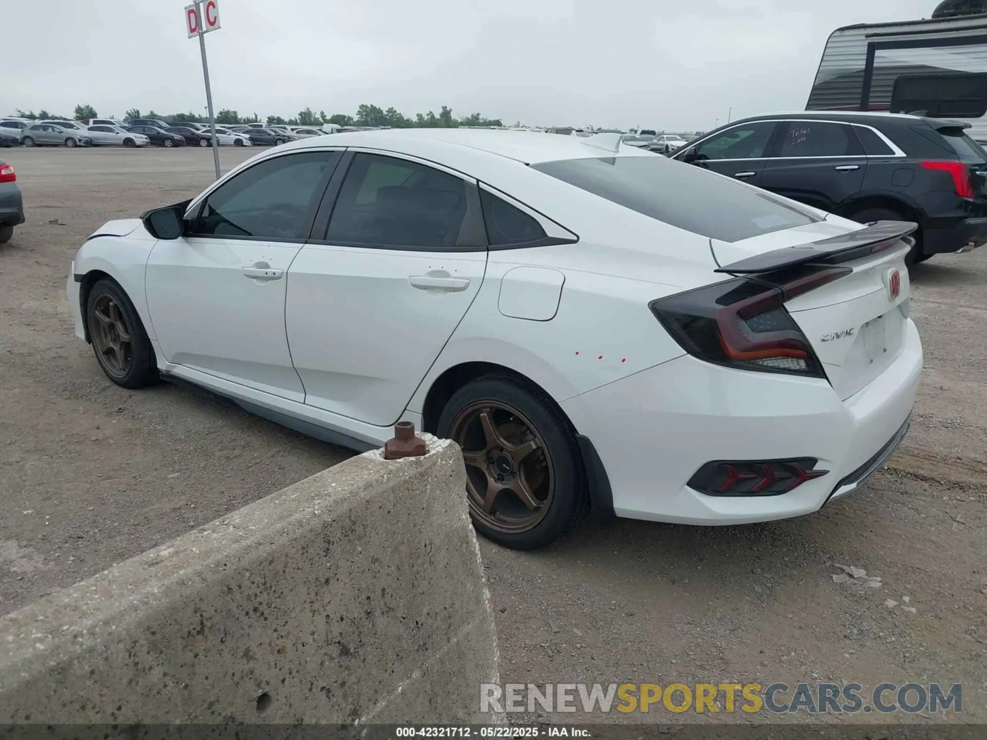 3 Photograph of a damaged car 19XFC1F77KE013608 HONDA CIVIC 2019