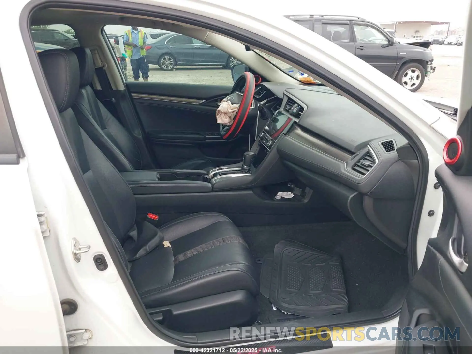 5 Photograph of a damaged car 19XFC1F77KE013608 HONDA CIVIC 2019