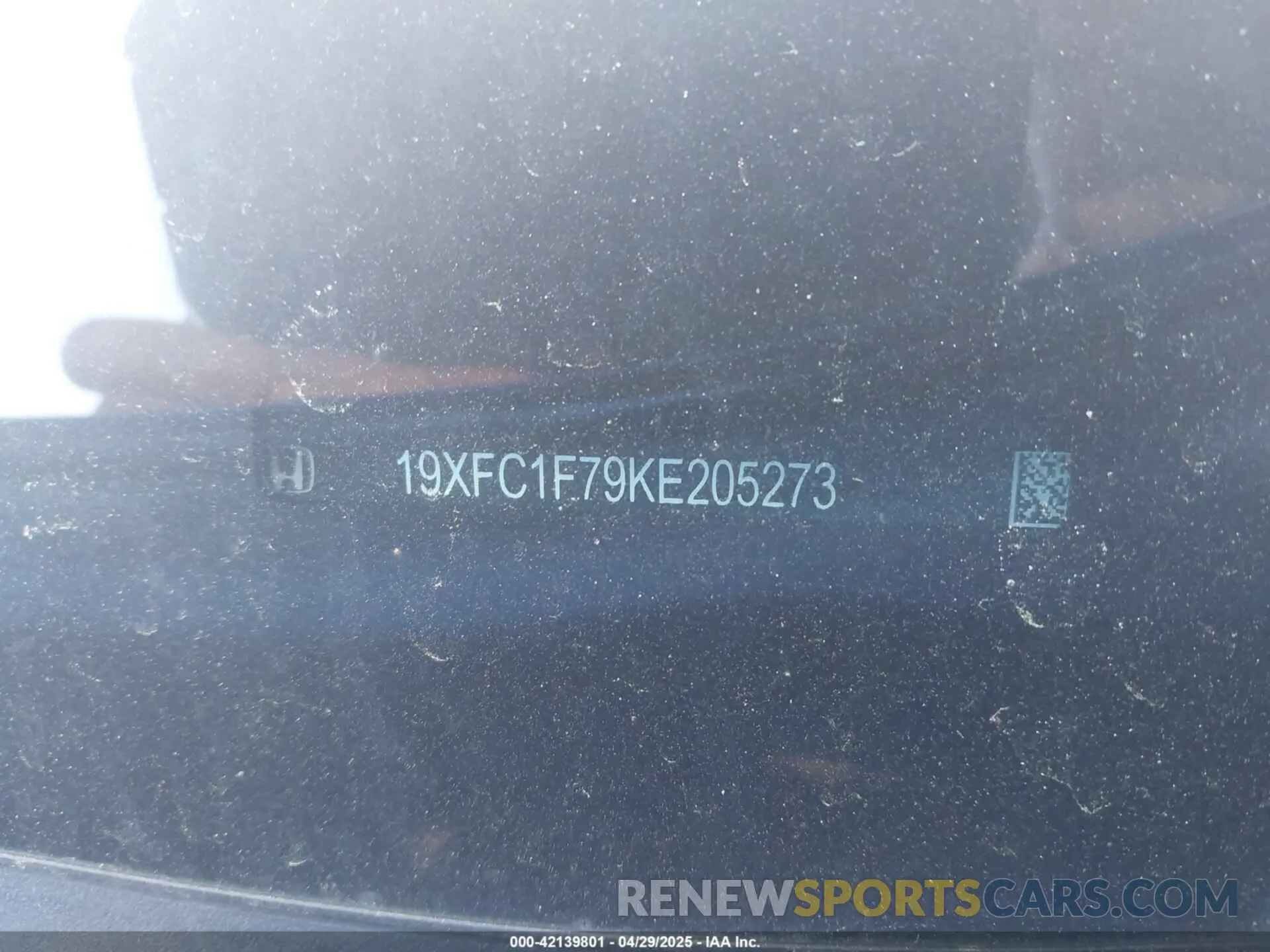 17 Photograph of a damaged car 19XFC1F79KE205273 HONDA CIVIC 2019