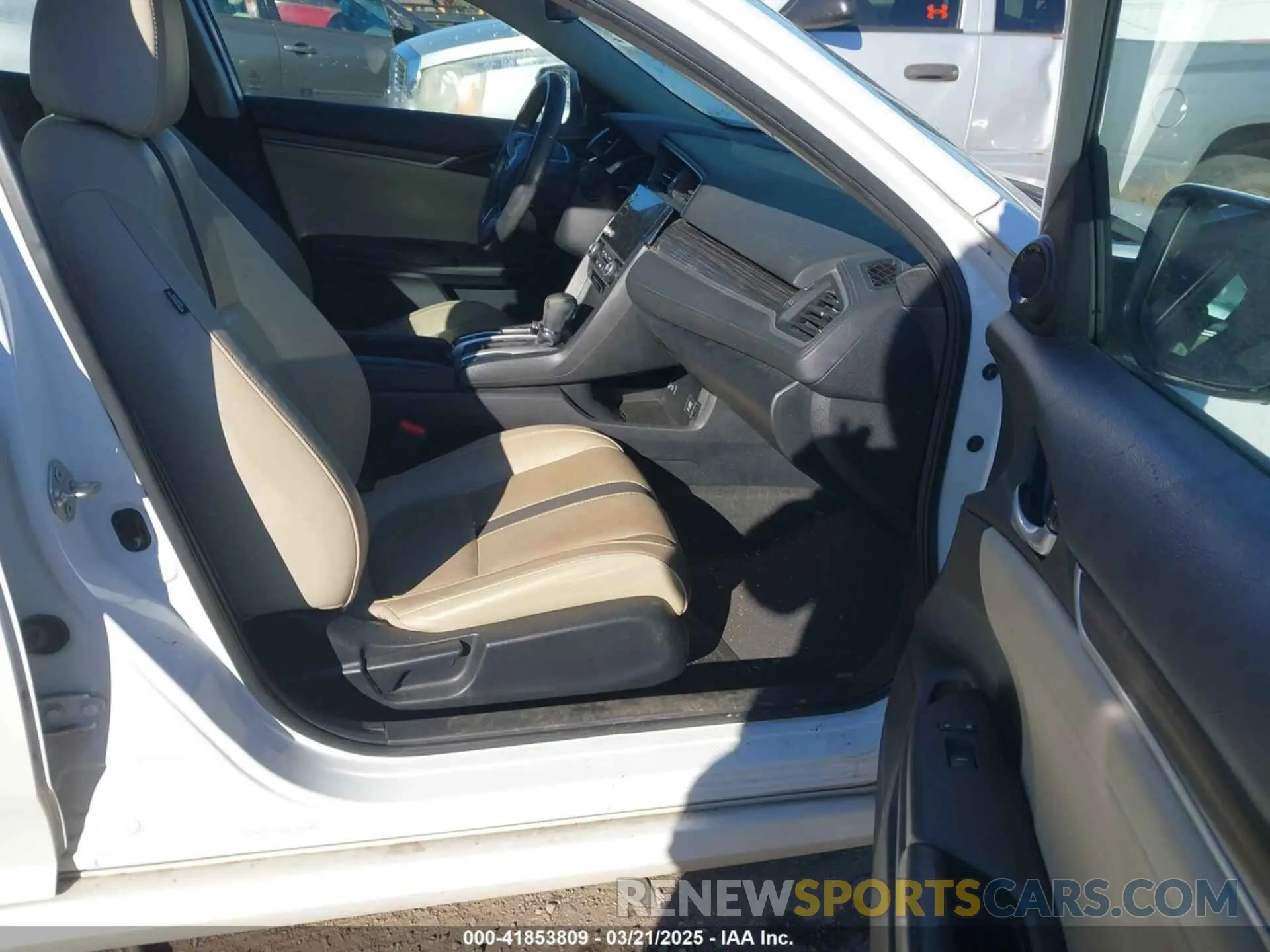 5 Photograph of a damaged car 19XFC1F7XKE005969 HONDA CIVIC 2019