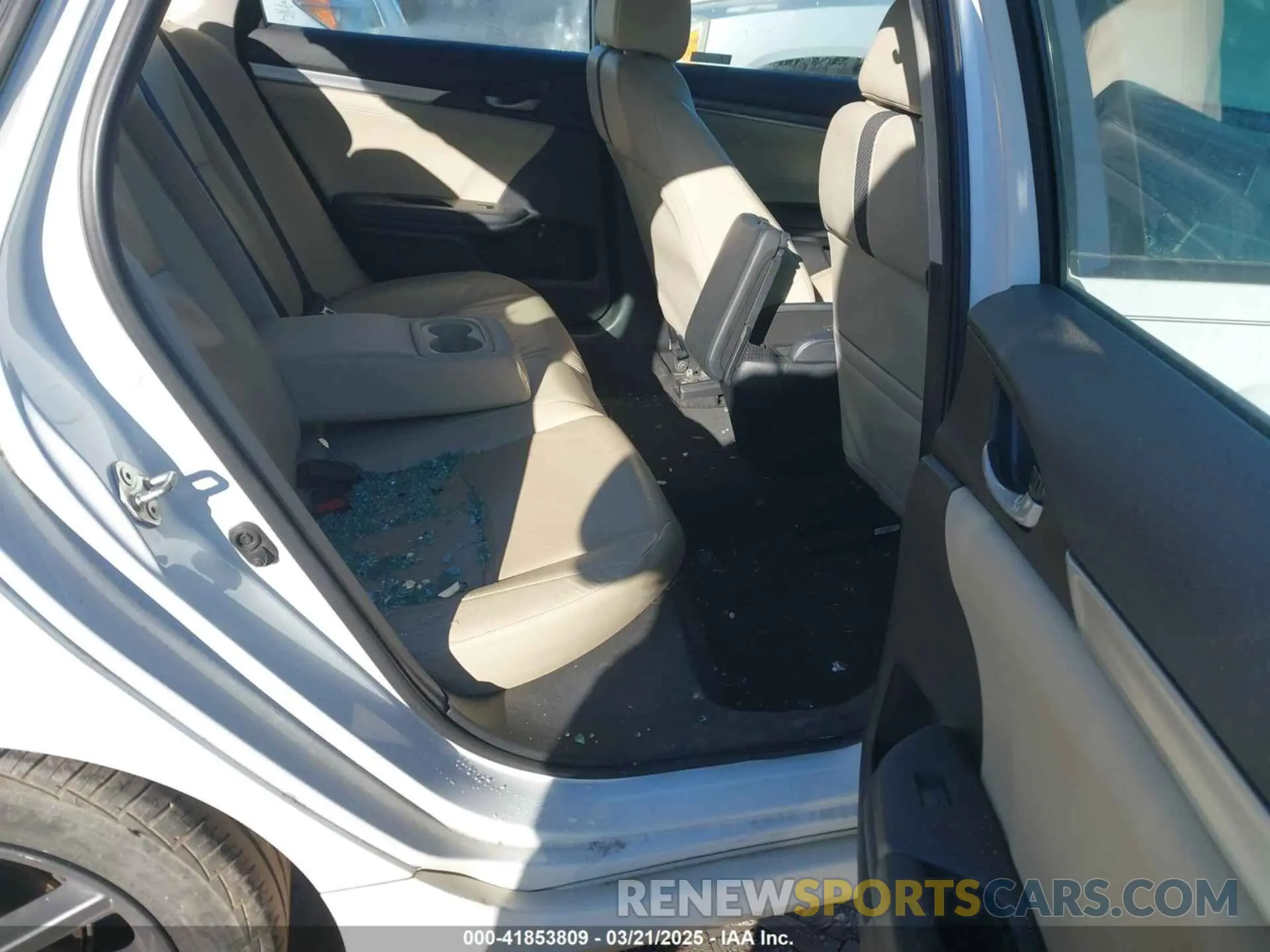 8 Photograph of a damaged car 19XFC1F7XKE005969 HONDA CIVIC 2019