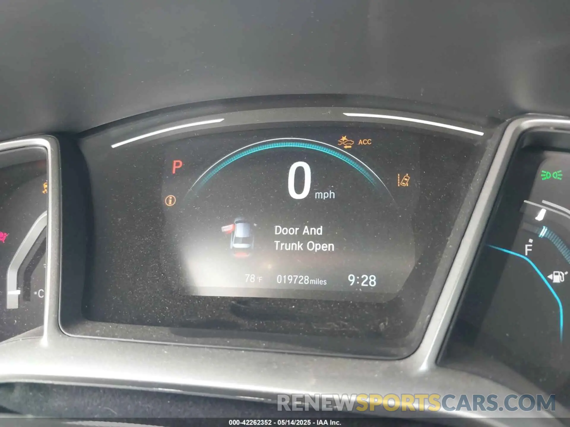 14 Photograph of a damaged car 19XFC1F90KE000846 HONDA CIVIC 2019