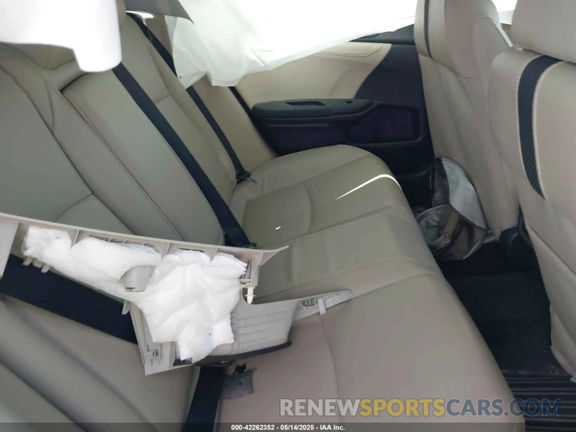 8 Photograph of a damaged car 19XFC1F90KE000846 HONDA CIVIC 2019