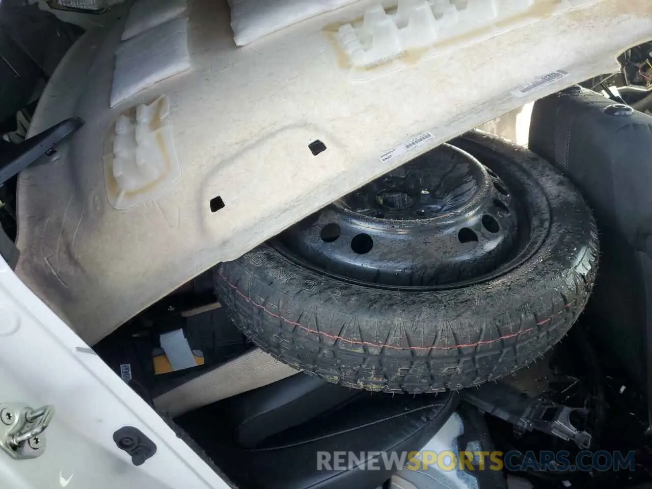 10 Photograph of a damaged car 19XFC2E83KE028736 HONDA CIVIC 2019