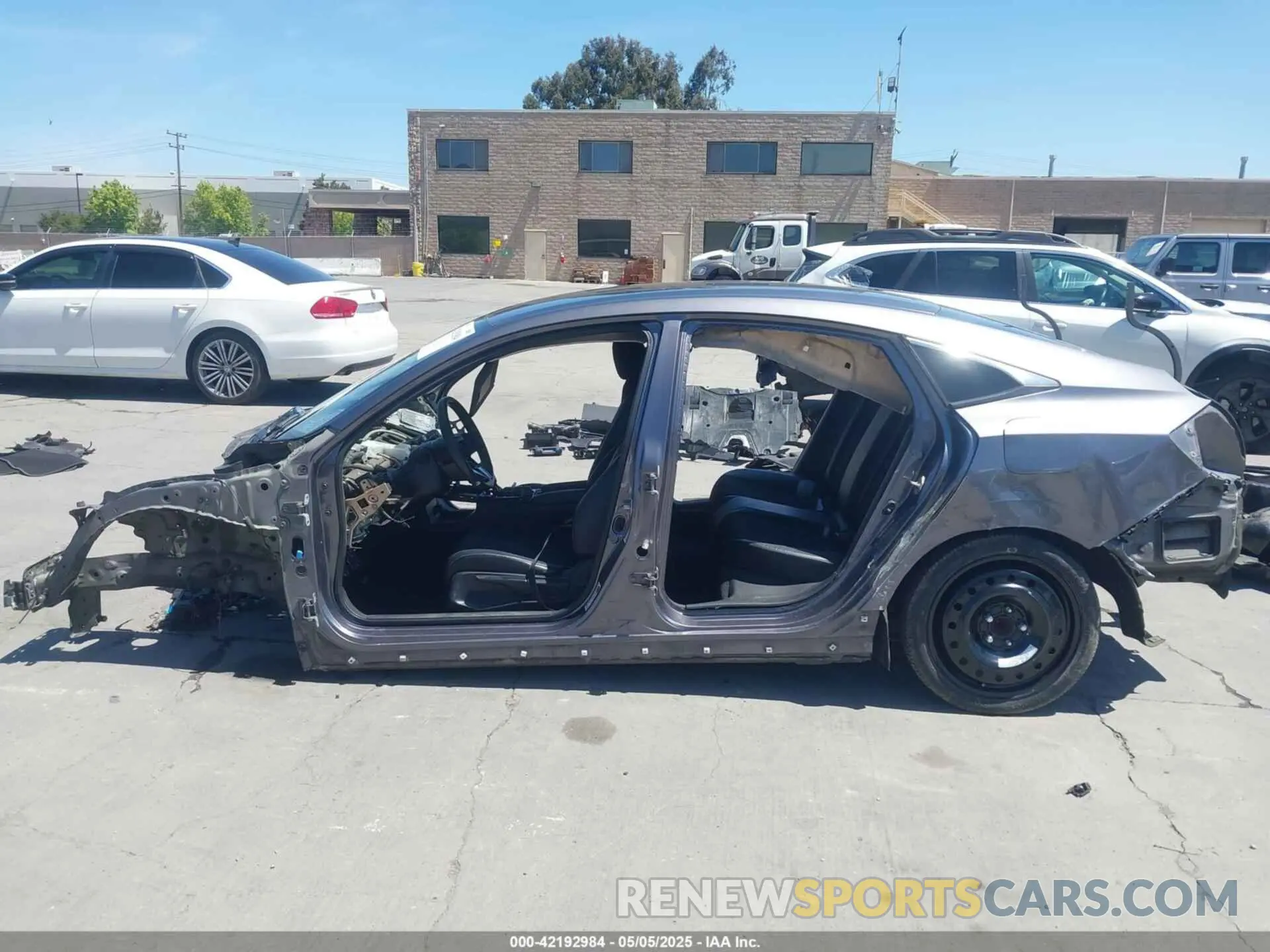 14 Photograph of a damaged car 19XFC2E87KE011891 HONDA CIVIC 2019